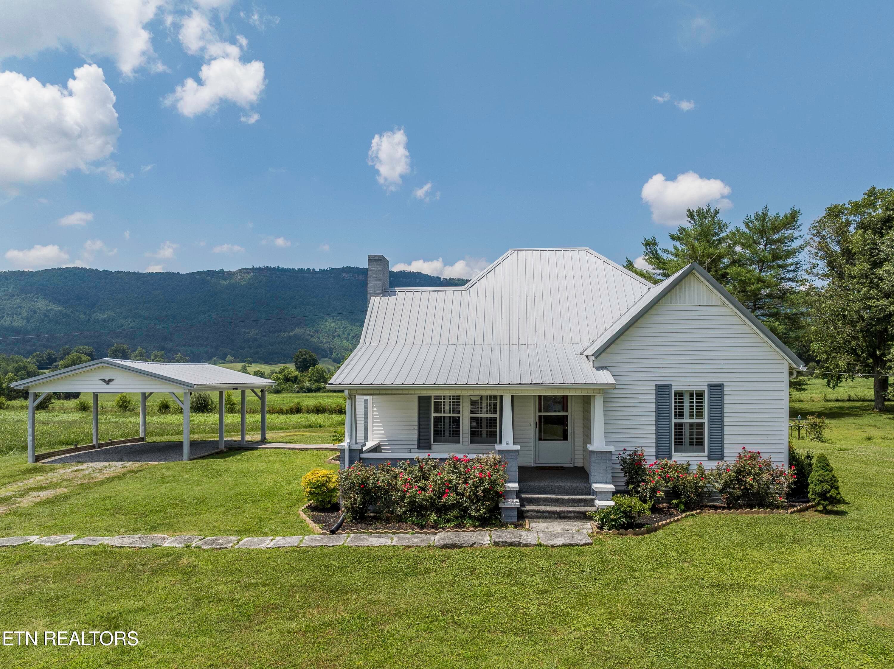 693 Old Middlesboro Hwy, LaFollette, TN 37766