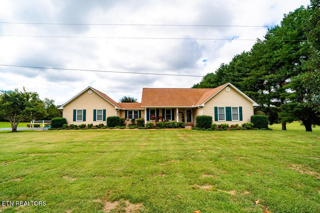 195 Ray Cemetery Rd, Sparta, TN 38583
