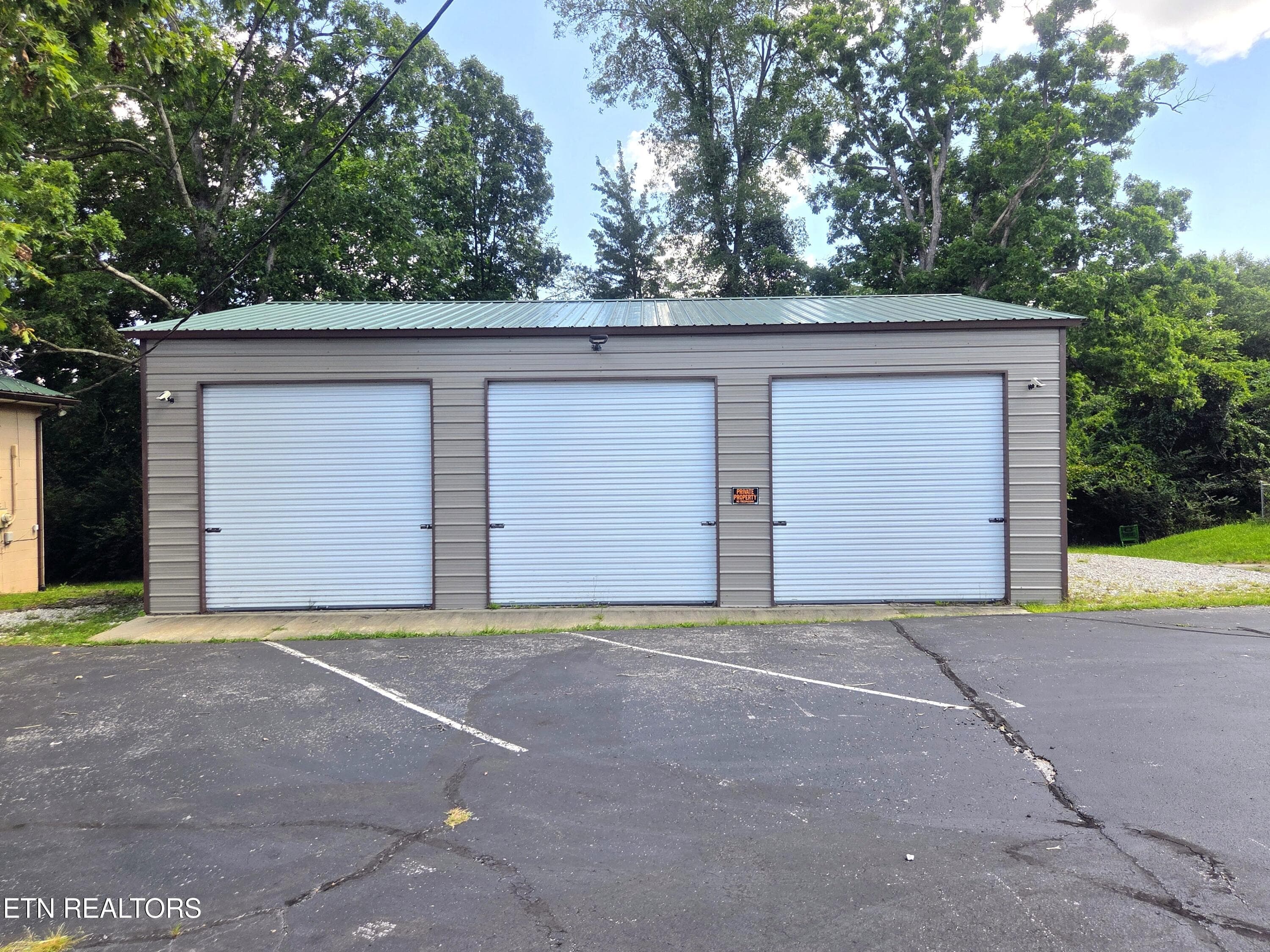 Garage - 969 Miller Ave, Crossville, TN 38555, Crossville