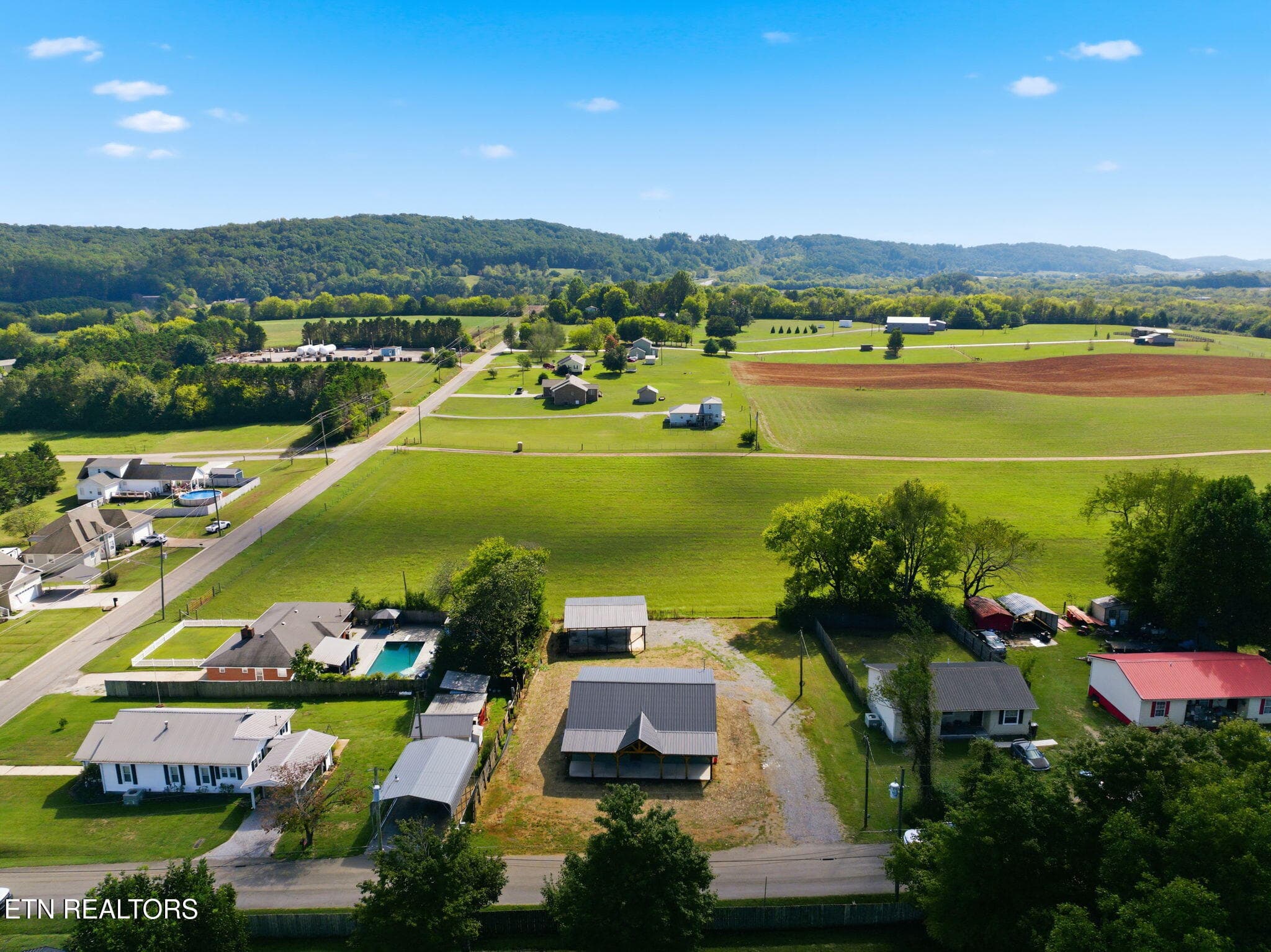 40-web-or-mls-111_Powell_Ave_Sweetwater_ - 111 Powell Ave, Sweetwater, TN 37874, Sweetwater