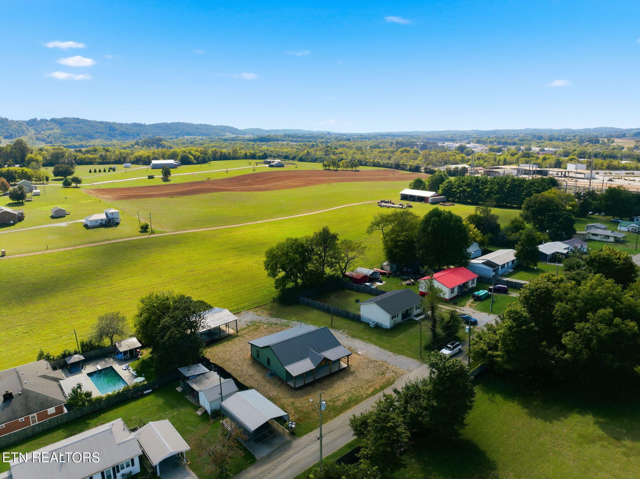 41-web-or-mls-111_Powell_Ave_Sweetwater_ - 111 Powell Ave, Sweetwater, TN 37874, Sweetwater