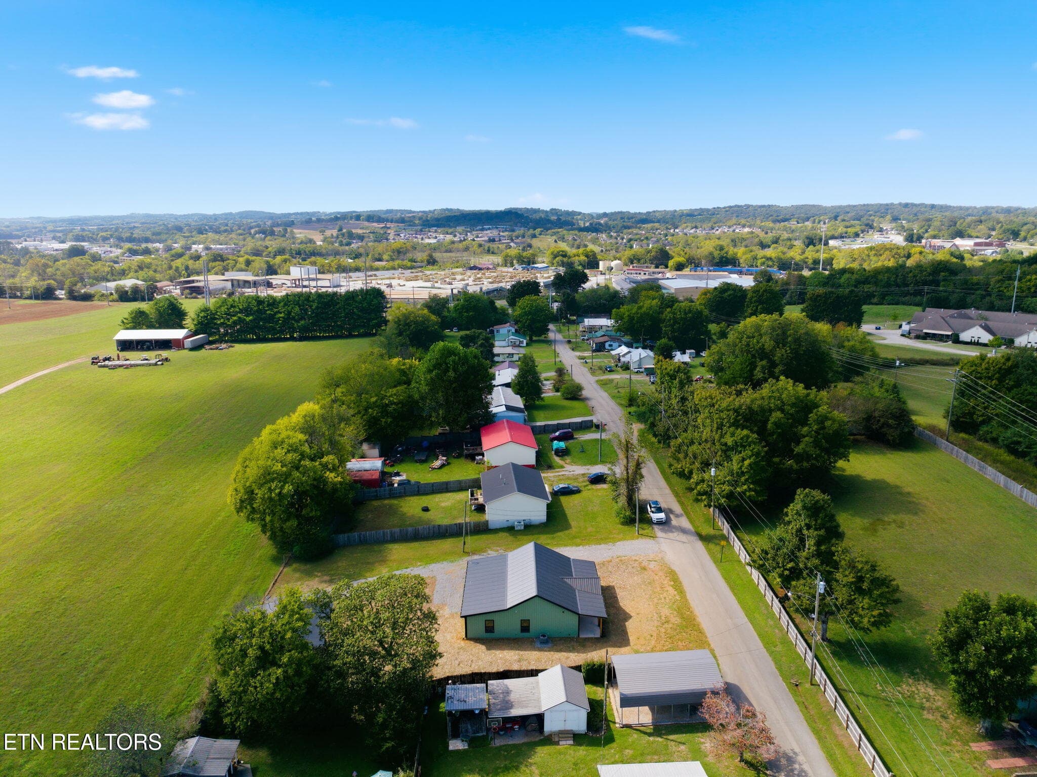 42-web-or-mls-111_Powell_Ave_Sweetwater_ - 111 Powell Ave, Sweetwater, TN 37874, Sweetwater