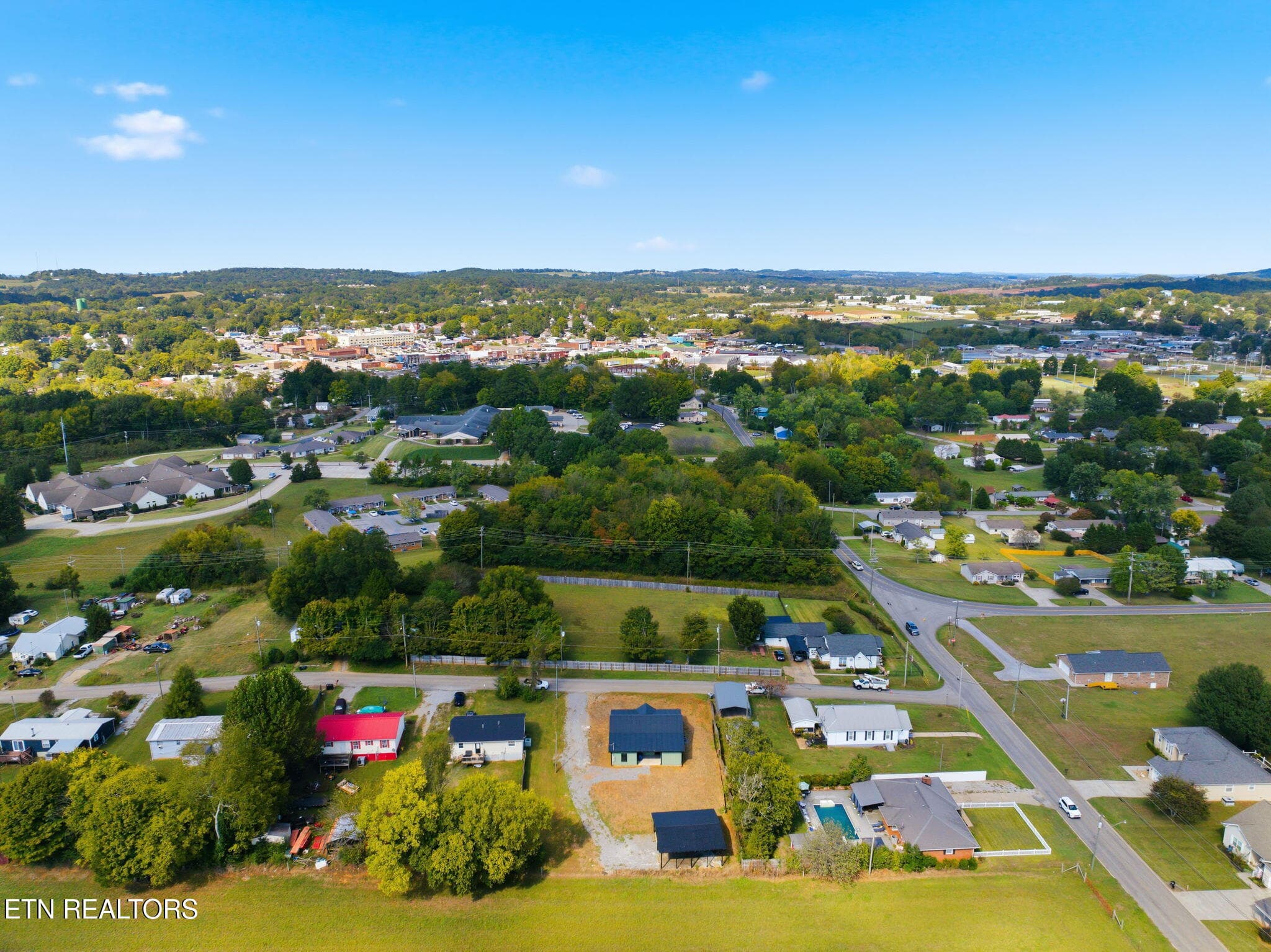 43-web-or-mls-111_Powell_Ave_Sweetwater_ - 111 Powell Ave, Sweetwater, TN 37874, Sweetwater