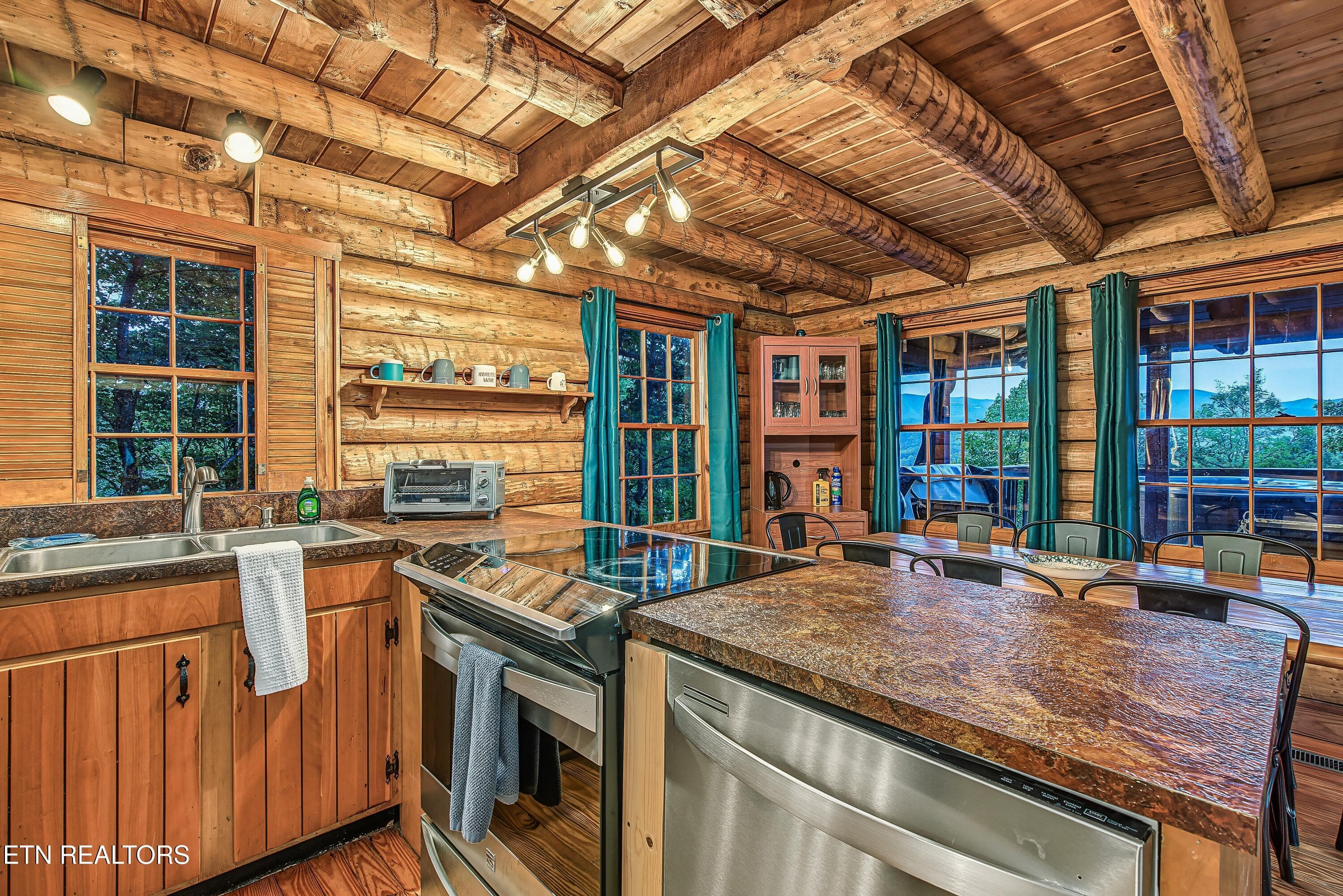 1008Fre-21 - 1008 E Foothills Drive, Gatlinburg, TN 37738, Gatlinburg