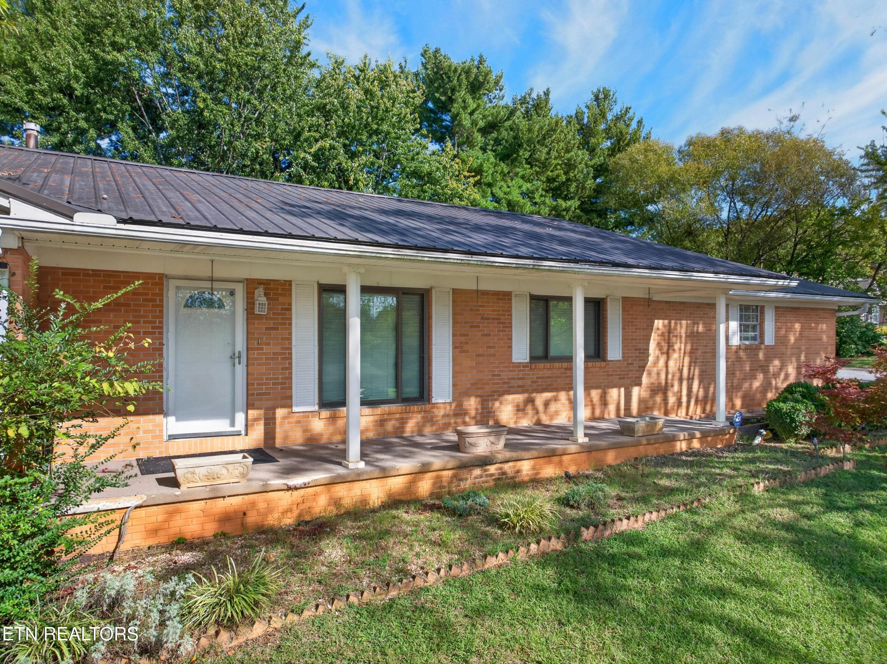 044-1104FairviewDrive-Dandridge-TN-37725 - 1104 Fairview Drive, Dandridge, TN 37725, Dandridge