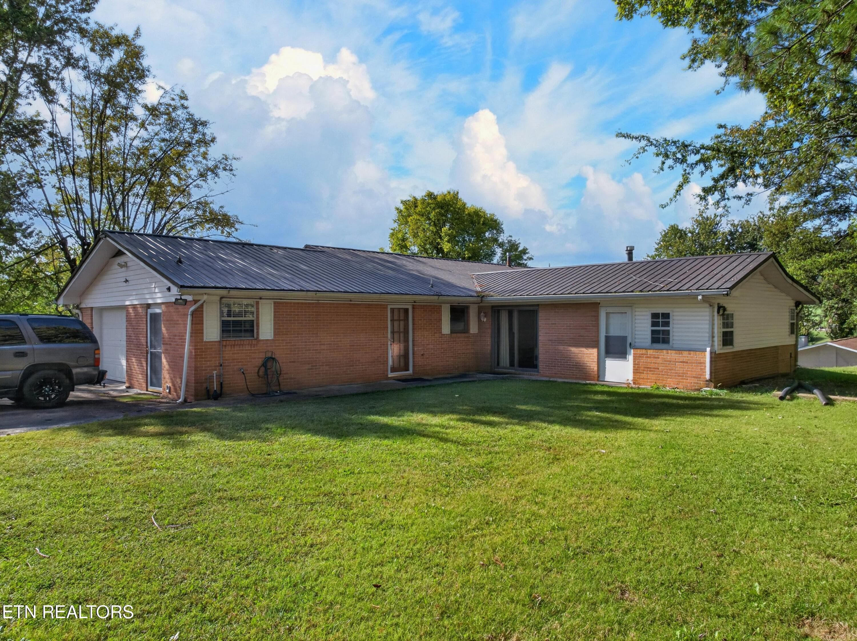 003-1104FairviewDrive-Dandridge-TN-37725 - 1104 Fairview Drive, Dandridge, TN 37725, Dandridge