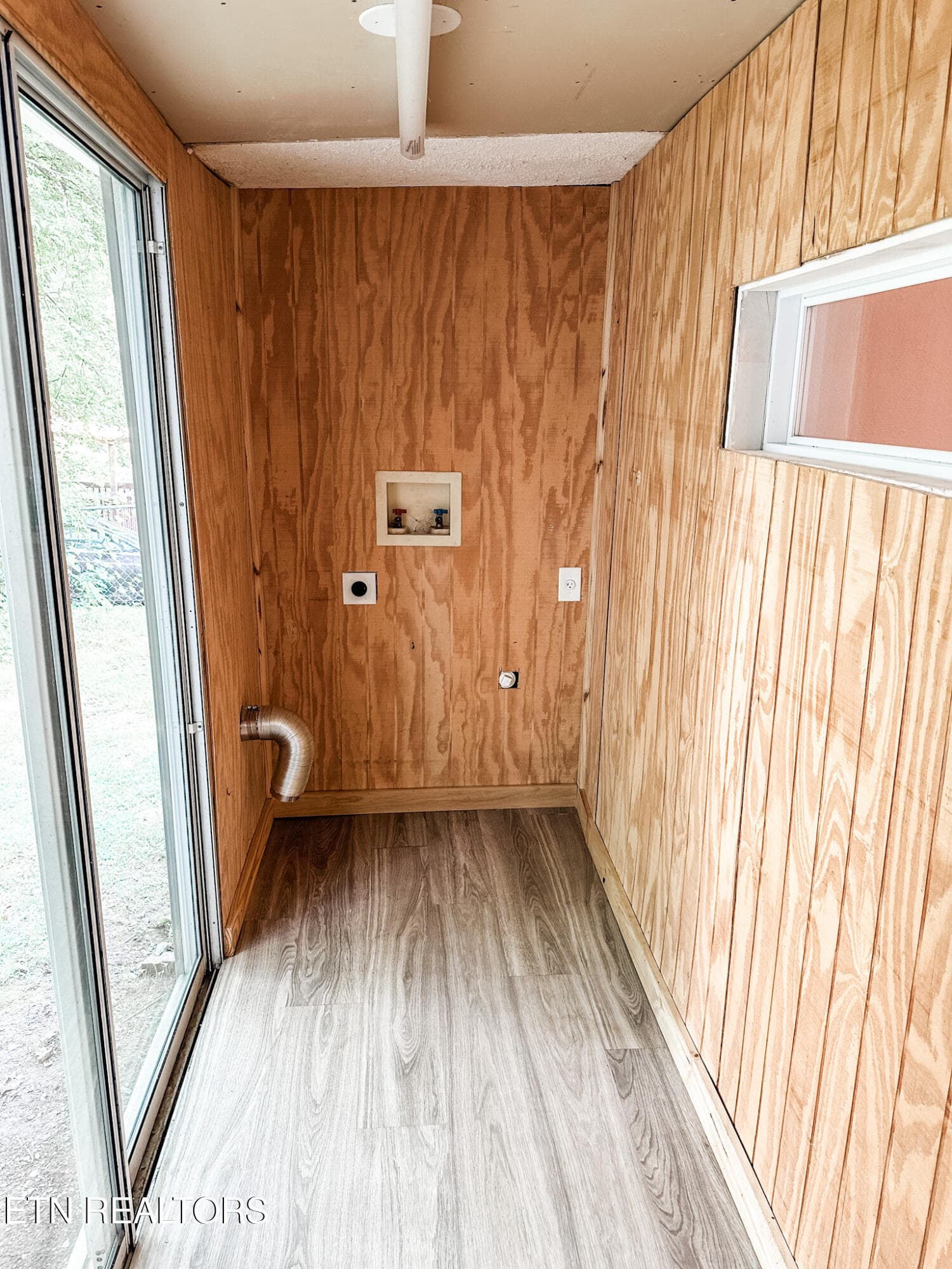 Laundry Area - 4033 Ivy Ave, Knoxville, TN 37914, Knoxville