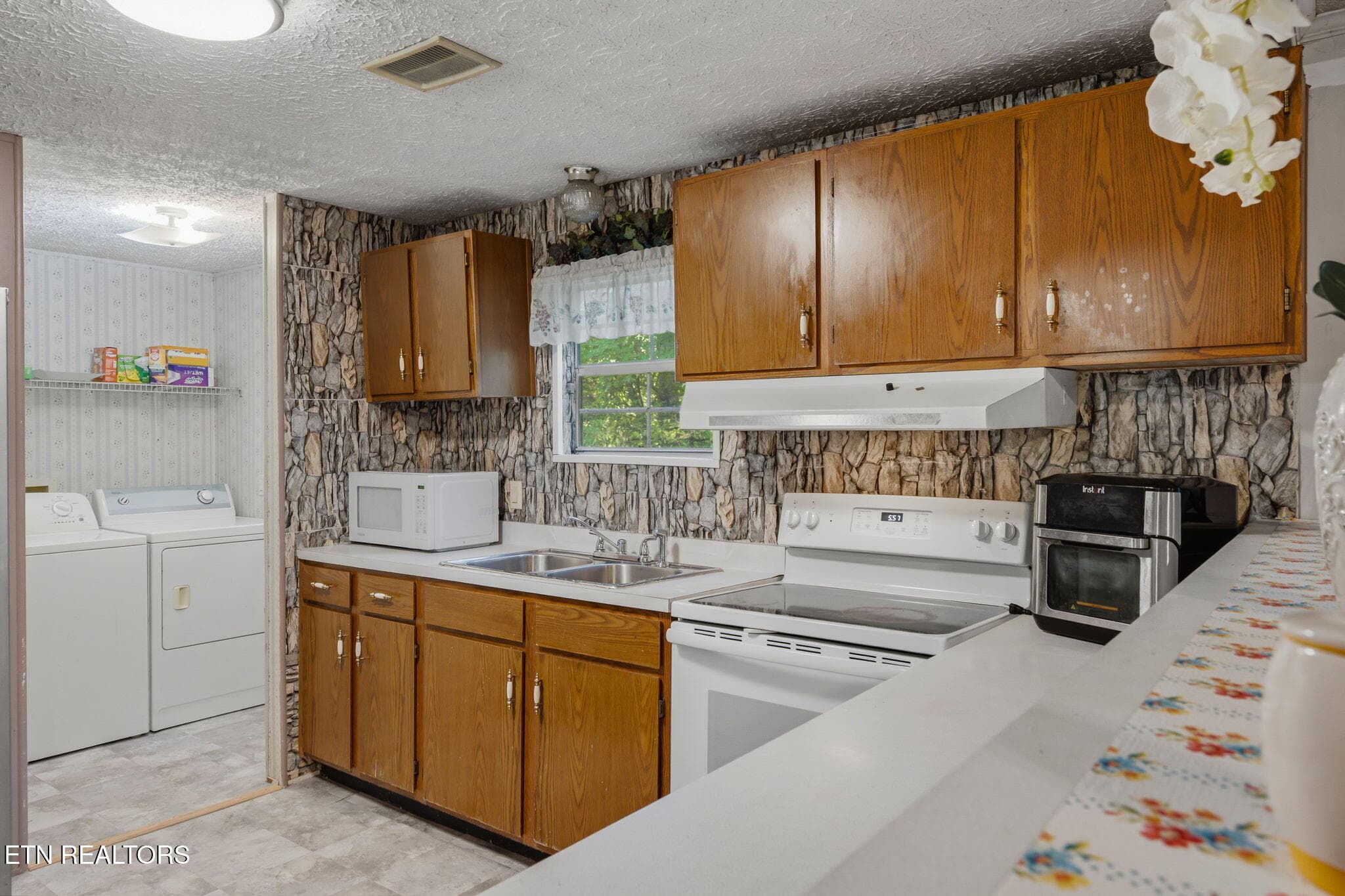 14-web-or-mls-429-Allen-Rd-Sevierville-T - 429 Allen Rd, Sevierville, TN 37876, Sevierville