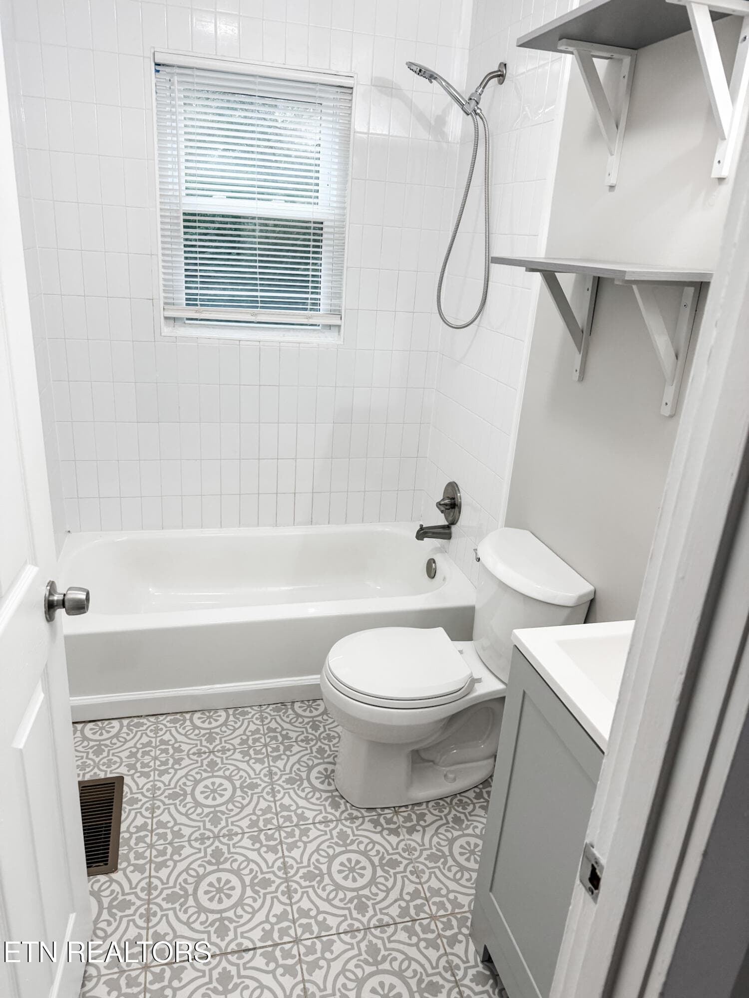 Bathroom - 4029 Ivy Ave, Knoxville, TN 37914, Knoxville