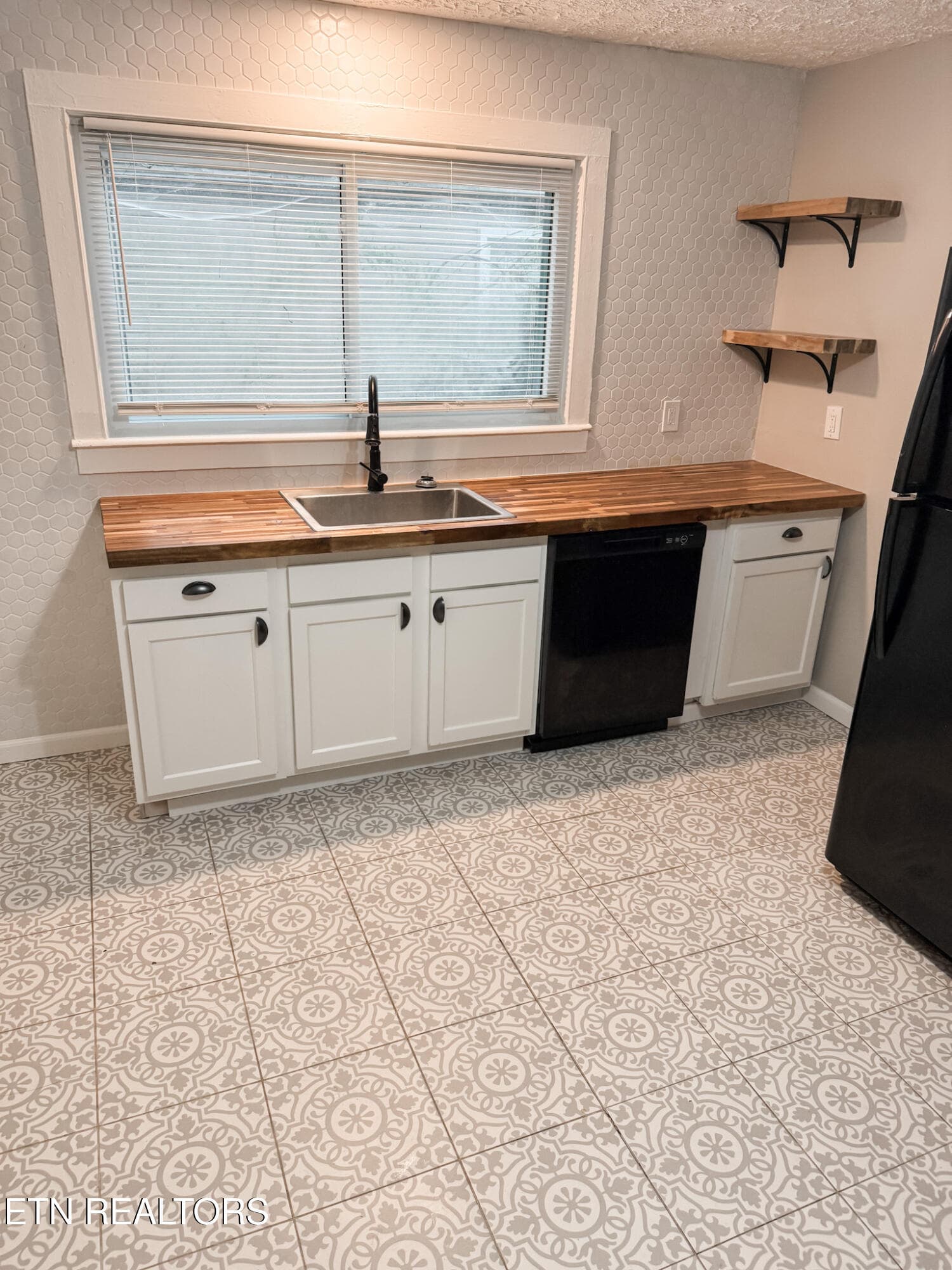 Kitchen- 1 - 4029 Ivy Ave, Knoxville, TN 37914, Knoxville