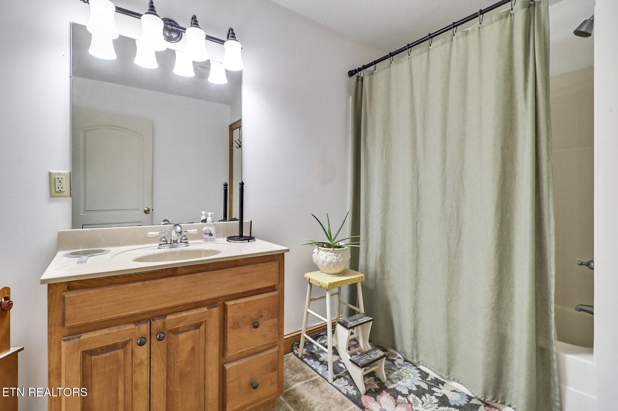 bathroom 2 - 3426 Rugby pike Pike, Jamestown, TN 38556, Jamestown