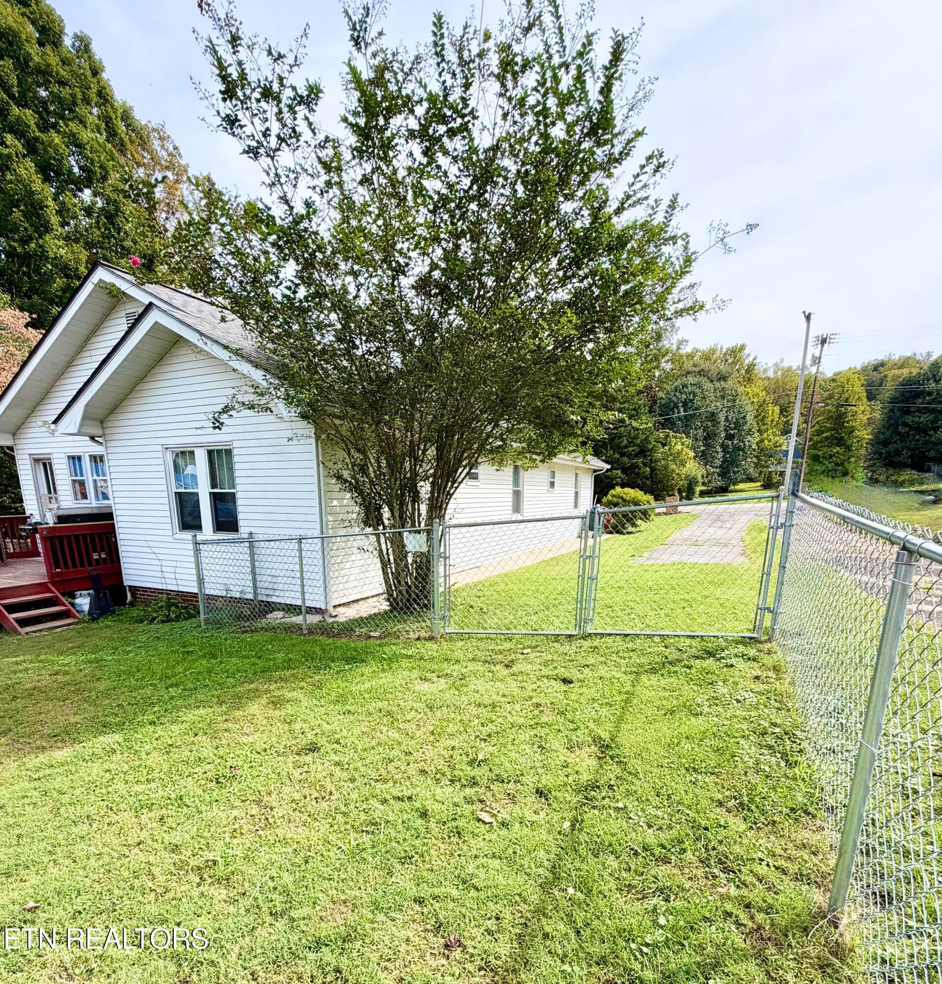 IMG_5987 - 108 W Elm St, LaFollette, TN 37766, LaFollette