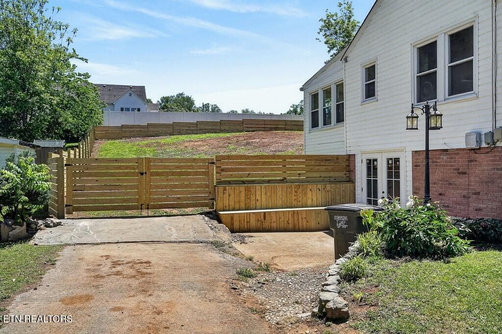 tur4 - 128 S Young St, Sparta, TN 38583, Sparta