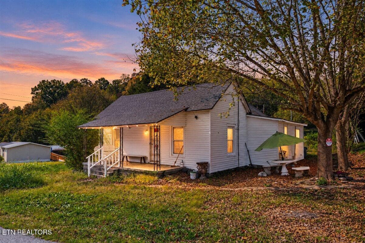 216 Pine Hollow Rd, Jacksboro, TN 37757