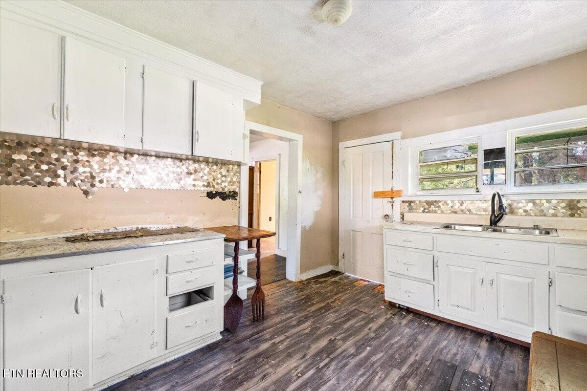 15-216 Pine Hollow Rd - 216 Pine Hollow Rd, Jacksboro, TN 37757, Jacksboro