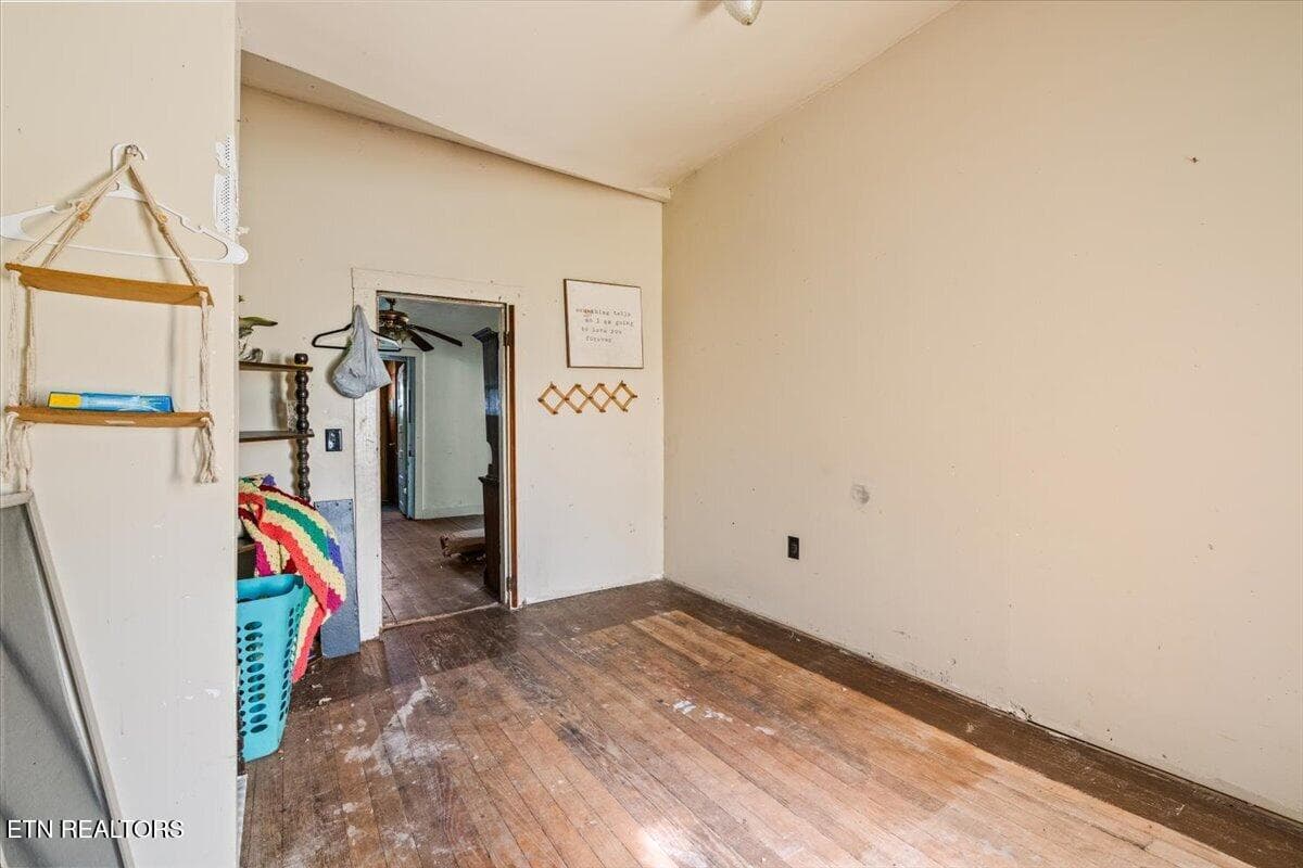 25-216 Pine Hollow Rd - 216 Pine Hollow Rd, Jacksboro, TN 37757, Jacksboro