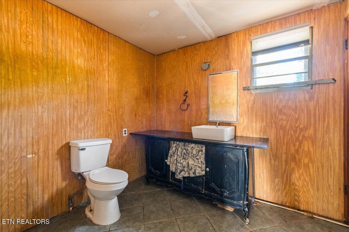 26-216 Pine Hollow Rd - 216 Pine Hollow Rd, Jacksboro, TN 37757, Jacksboro