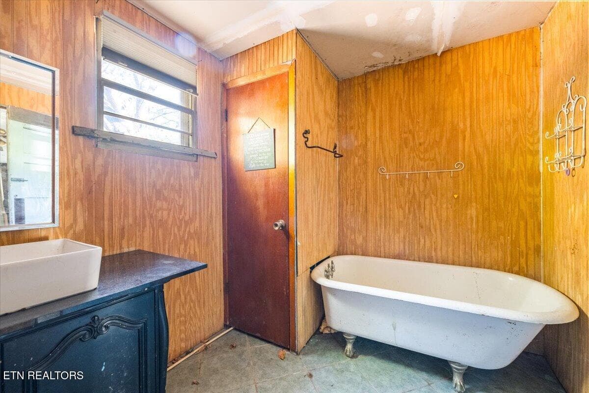 27-216 Pine Hollow Rd - 216 Pine Hollow Rd, Jacksboro, TN 37757, Jacksboro