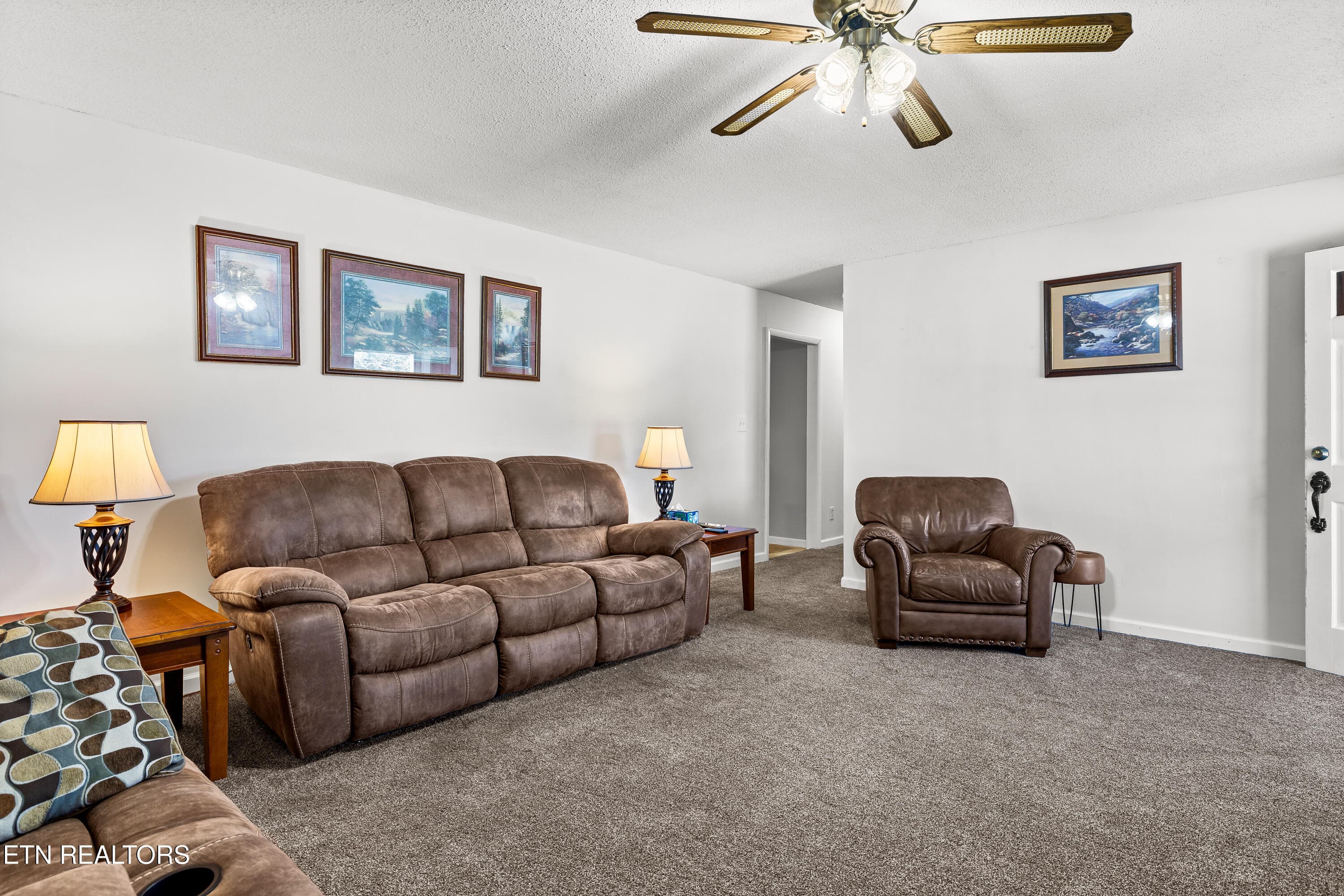 Family Room - 1610 N State Highway 11, Sweetwater, TN 37874, Sweetwater