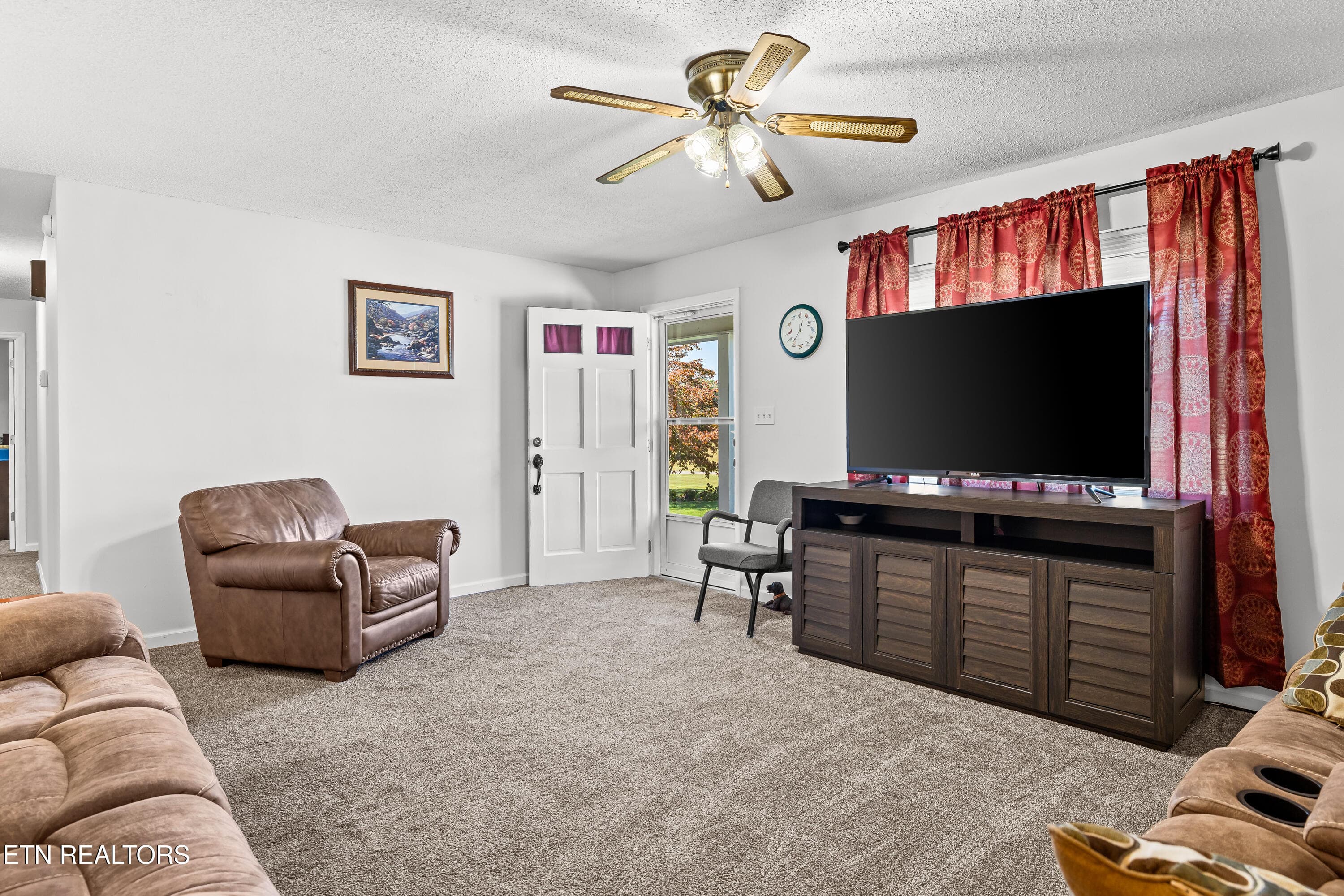 Family Room - 1610 N State Highway 11, Sweetwater, TN 37874, Sweetwater