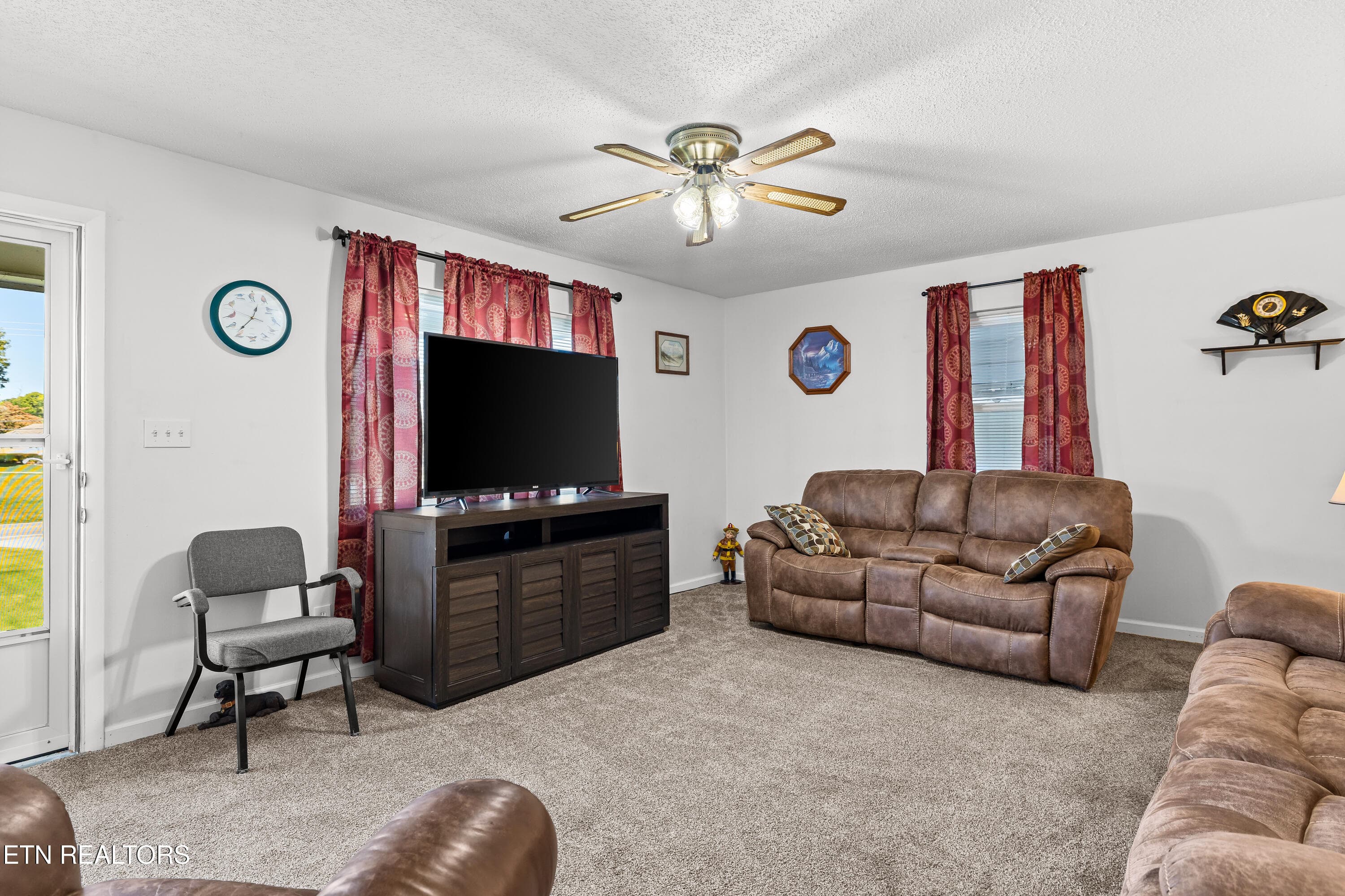 Family Room - 1610 N State Highway 11, Sweetwater, TN 37874, Sweetwater