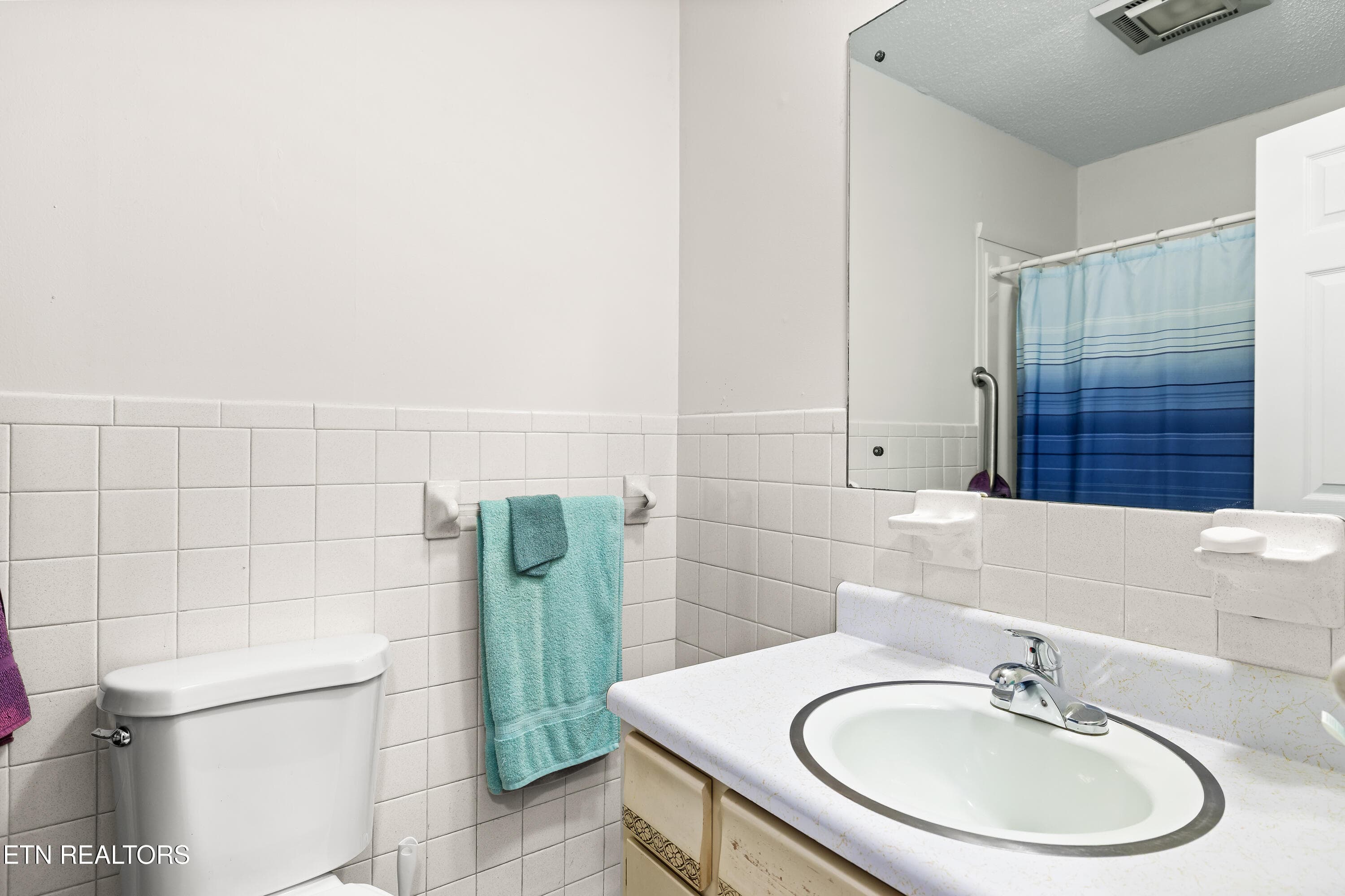 Guest Bath - 1610 N State Highway 11, Sweetwater, TN 37874, Sweetwater