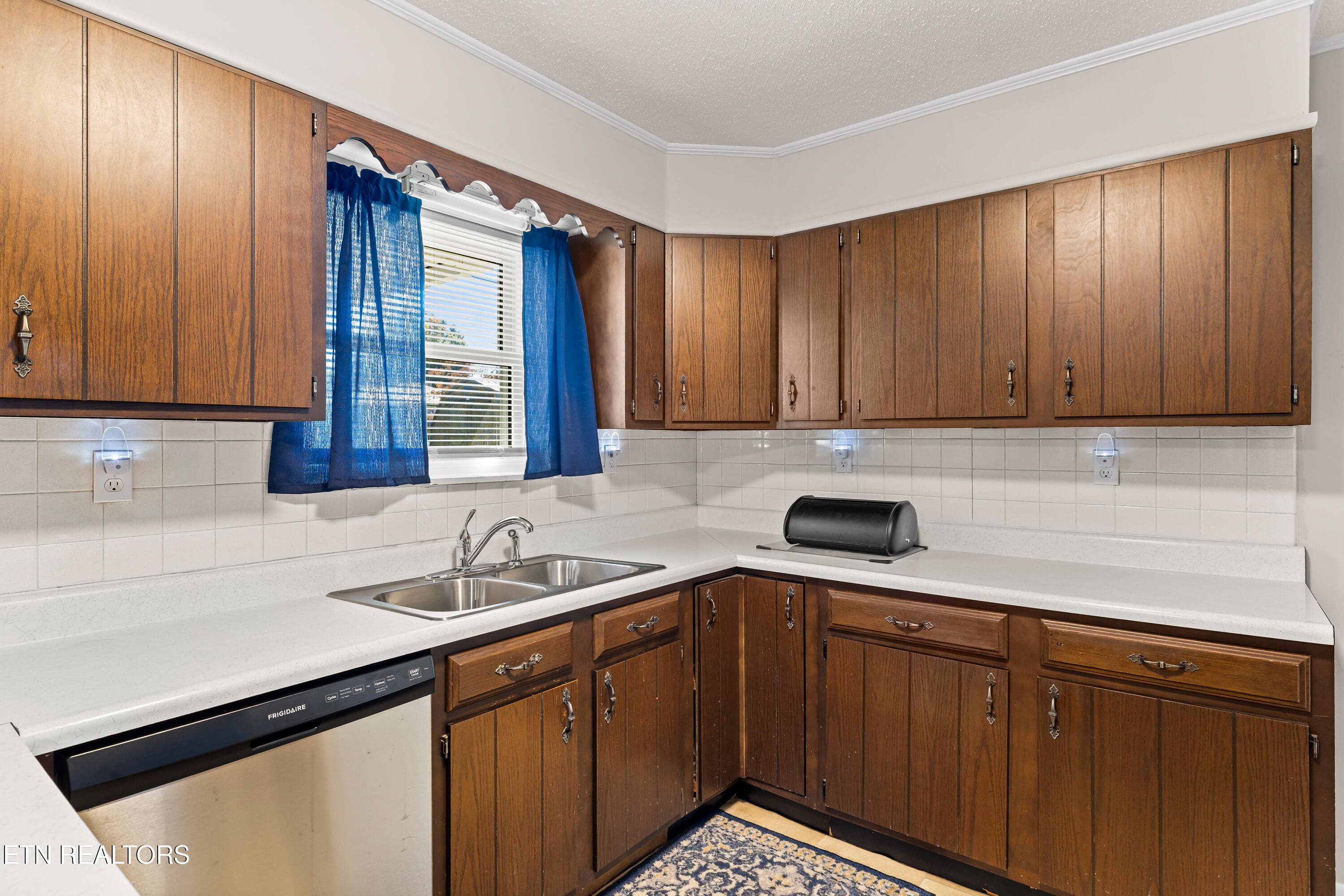 Kitchen - 1610 N State Highway 11, Sweetwater, TN 37874, Sweetwater
