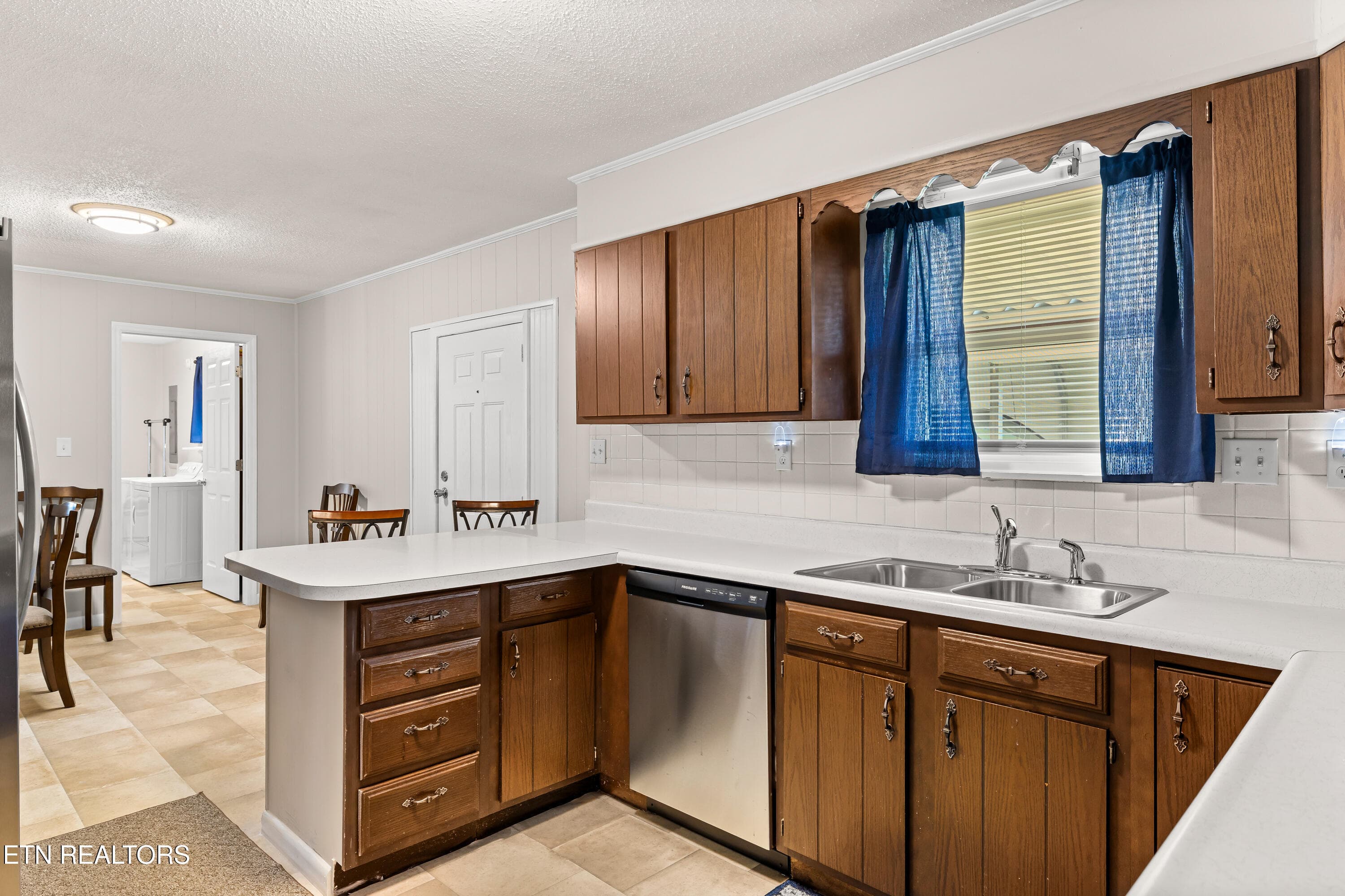 Kitchen - 1610 N State Highway 11, Sweetwater, TN 37874, Sweetwater