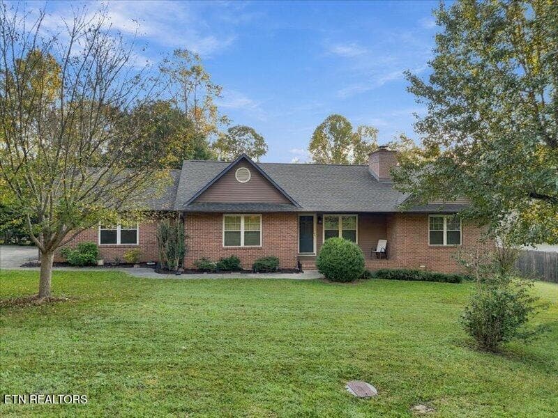 3232 Fairoaks Drive, Maryville, TN 37803