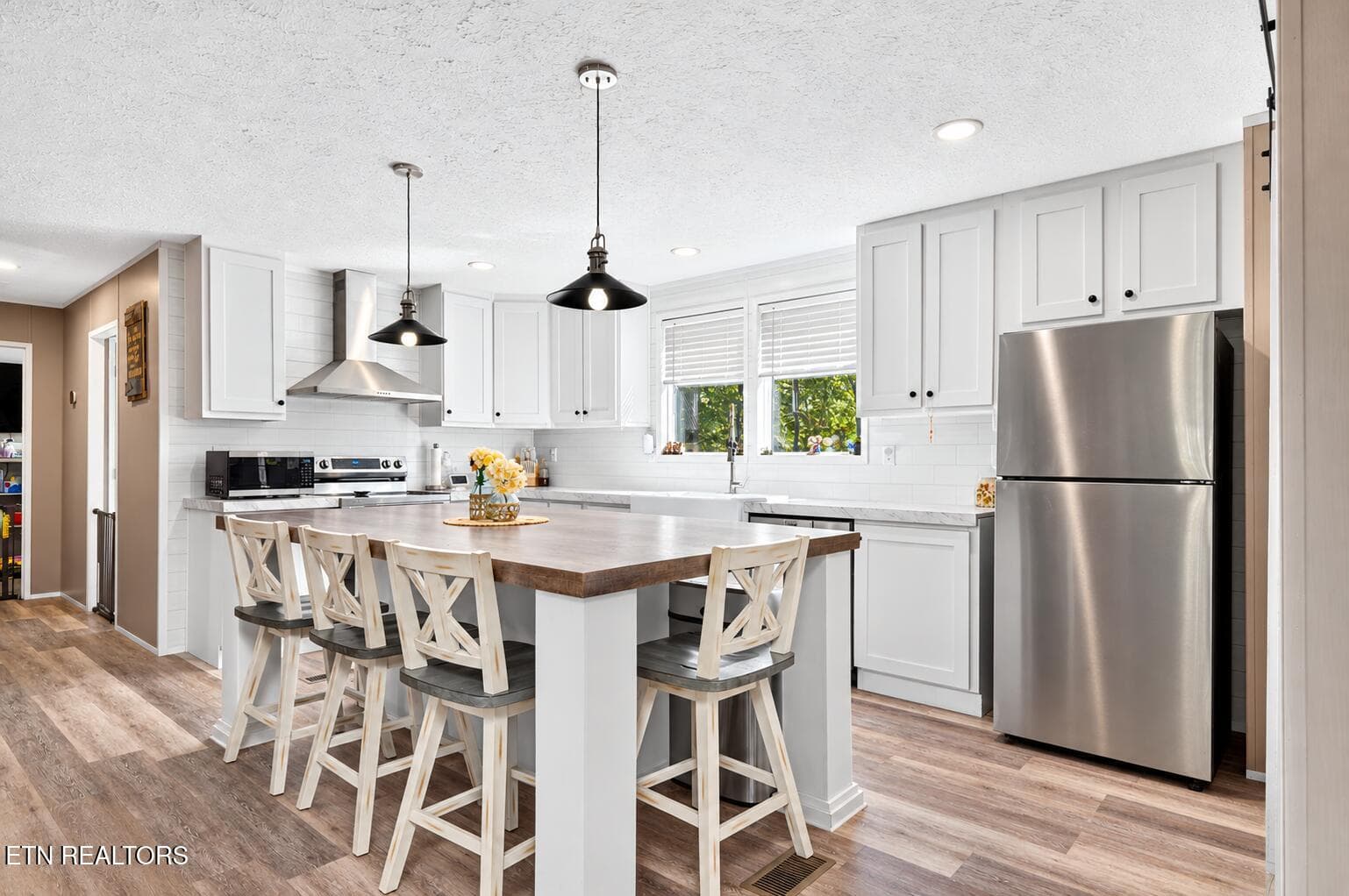 Bright Modern Farmhouse Kitchen - 3131 Oswego Rd, Crossville, TN 38572, Crossville