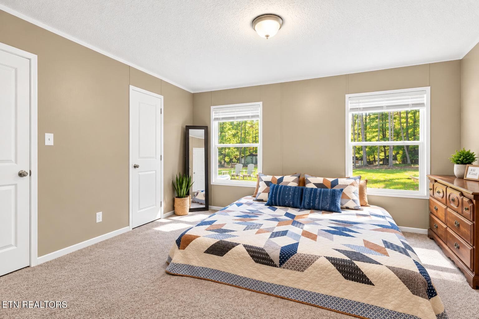 Cozy Blue and Tan Bedroom Retreat - 3131 Oswego Rd, Crossville, TN 38572, Crossville