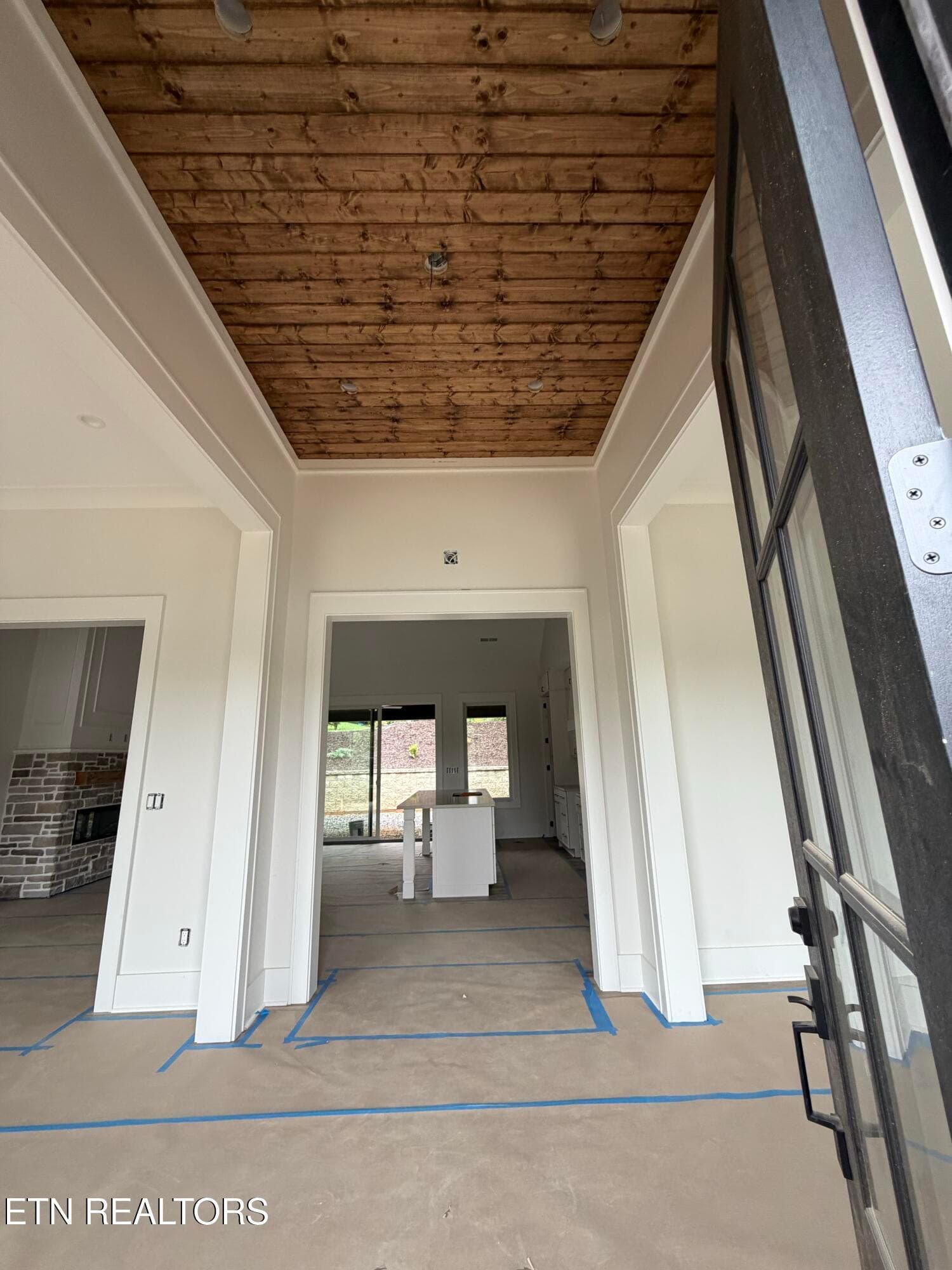 Entry - 107 Amohi Way, Loudon, TN 37774