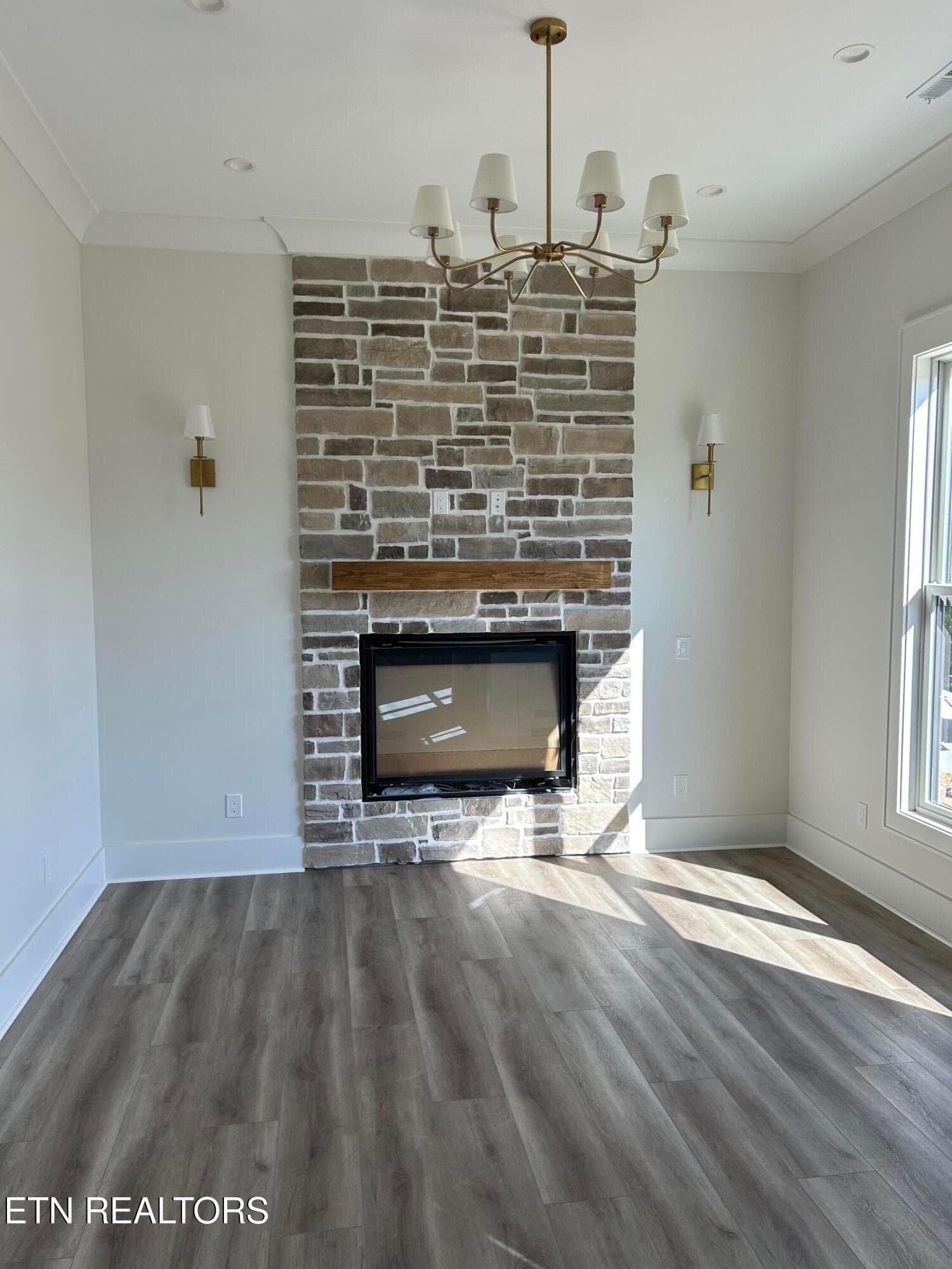 Great room - 107 Amohi Way, Loudon, TN 37774