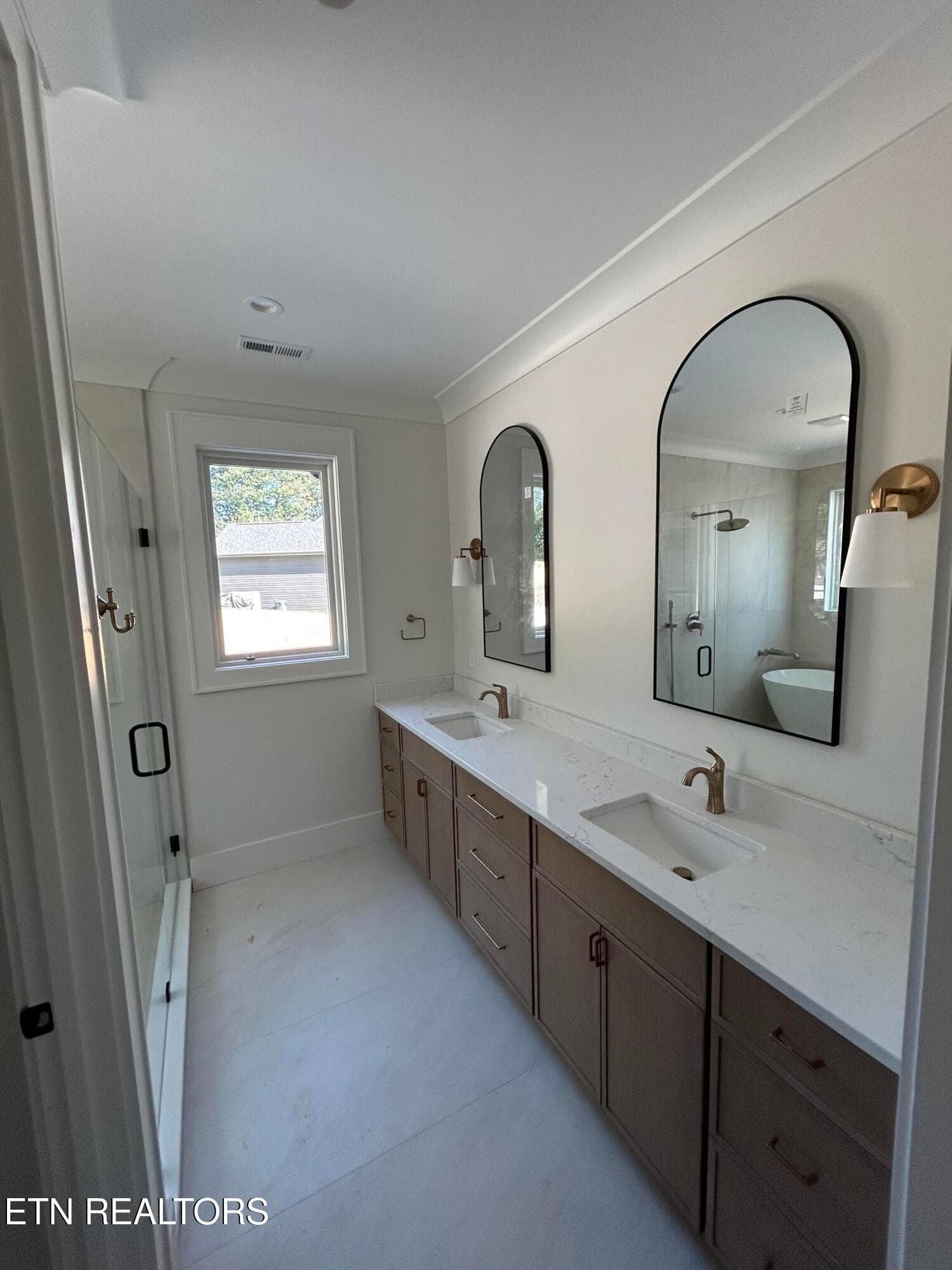 Vanities primary bath - 107 Amohi Way, Loudon, TN 37774