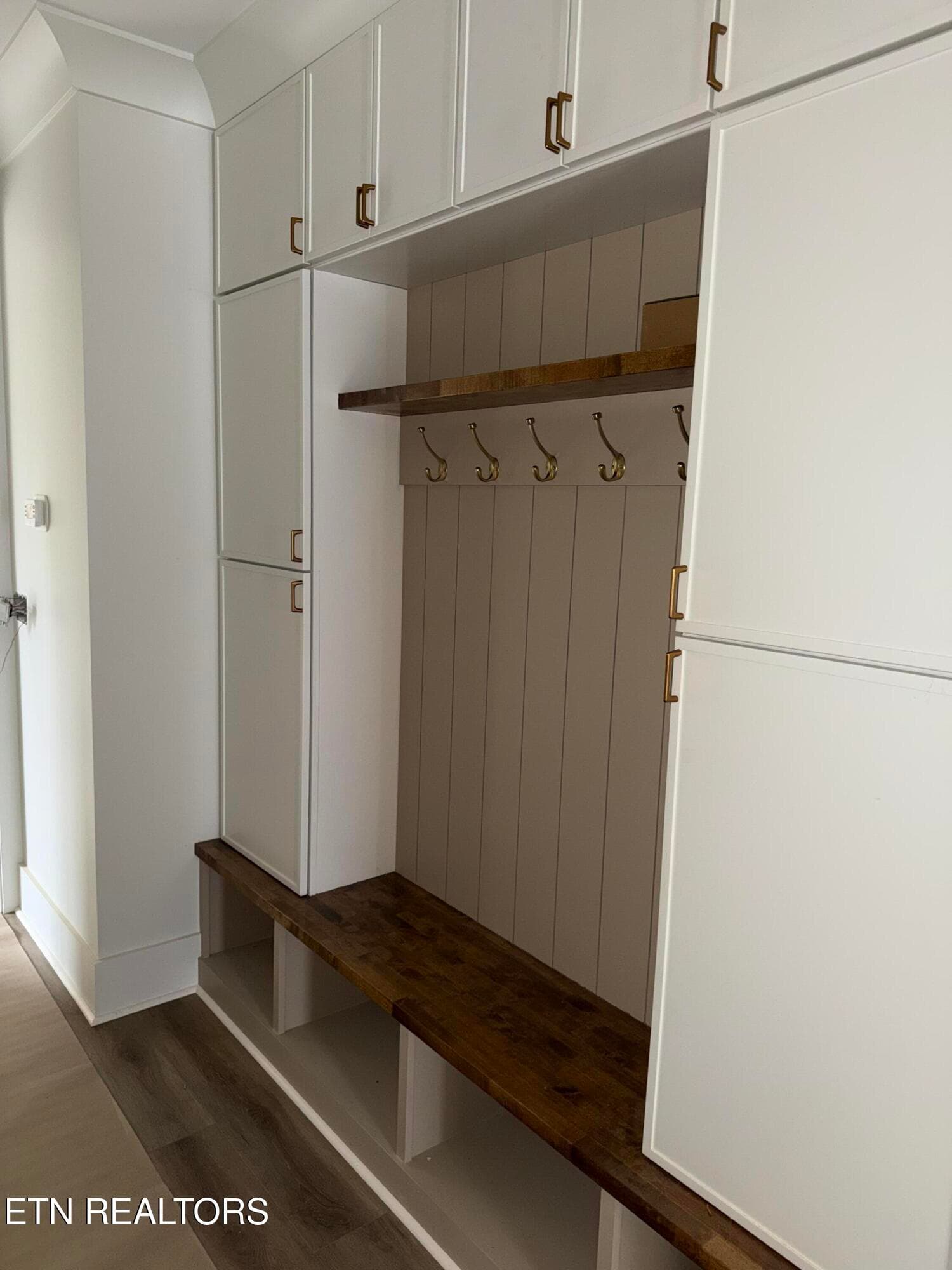 Mudroom - 107 Amohi Way, Loudon, TN 37774