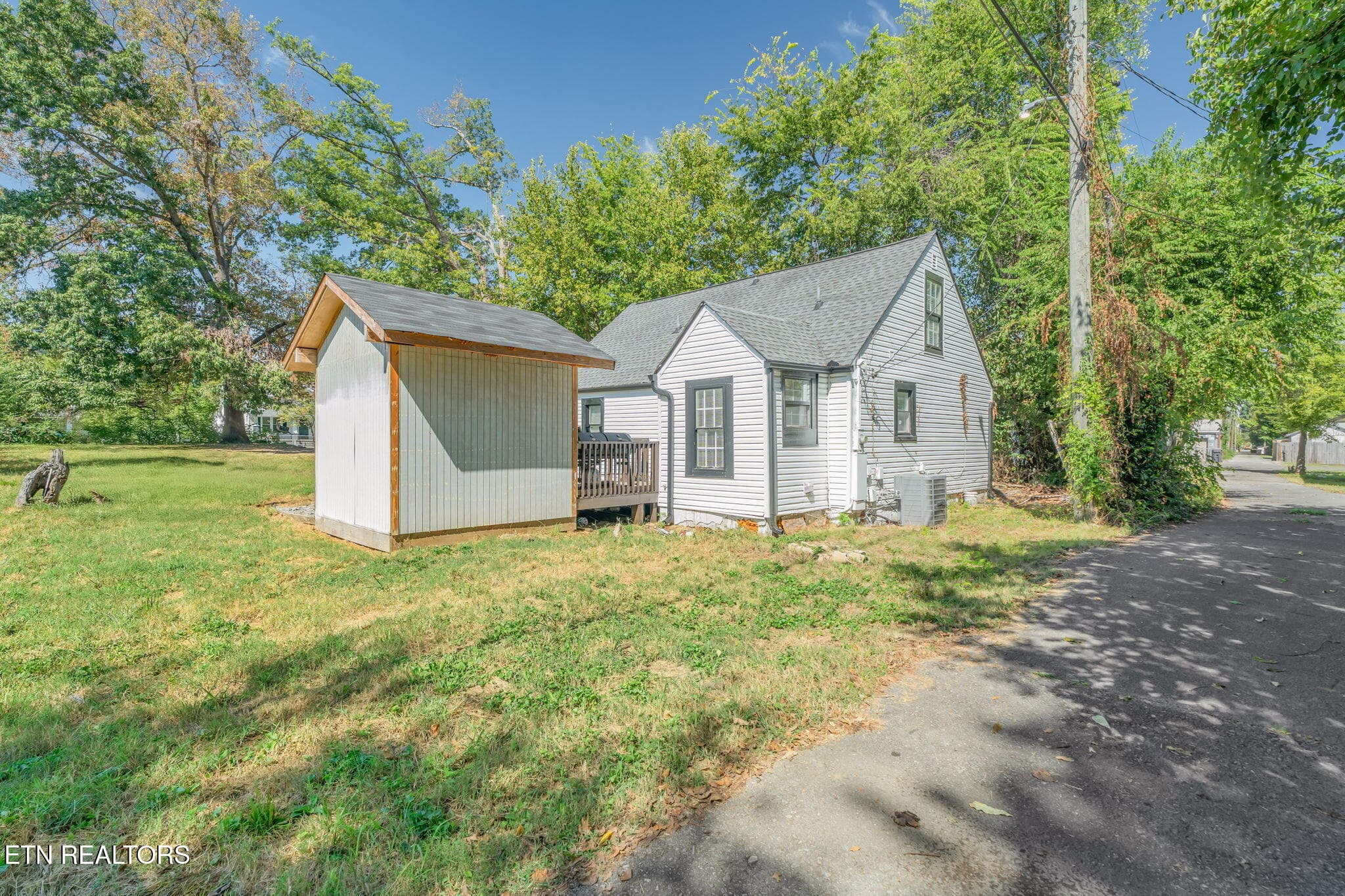 30-web-or-mls-224 E Burwell Ave - 224 E Burwell Ave, Knoxville, TN 37917, Knoxville