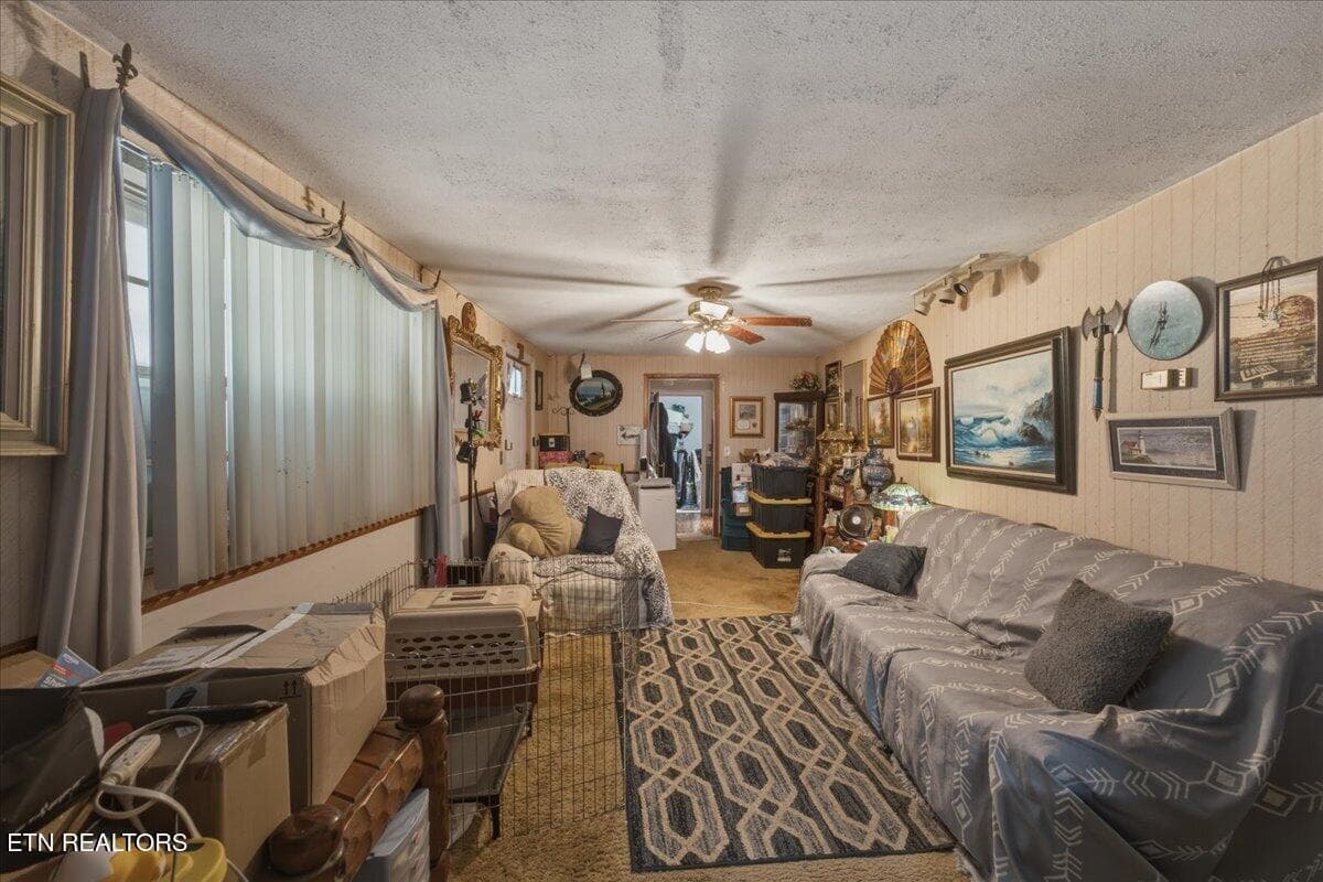 04-Living Room - 4155 Sevierville Rd, Maryville, TN 37804, Maryville