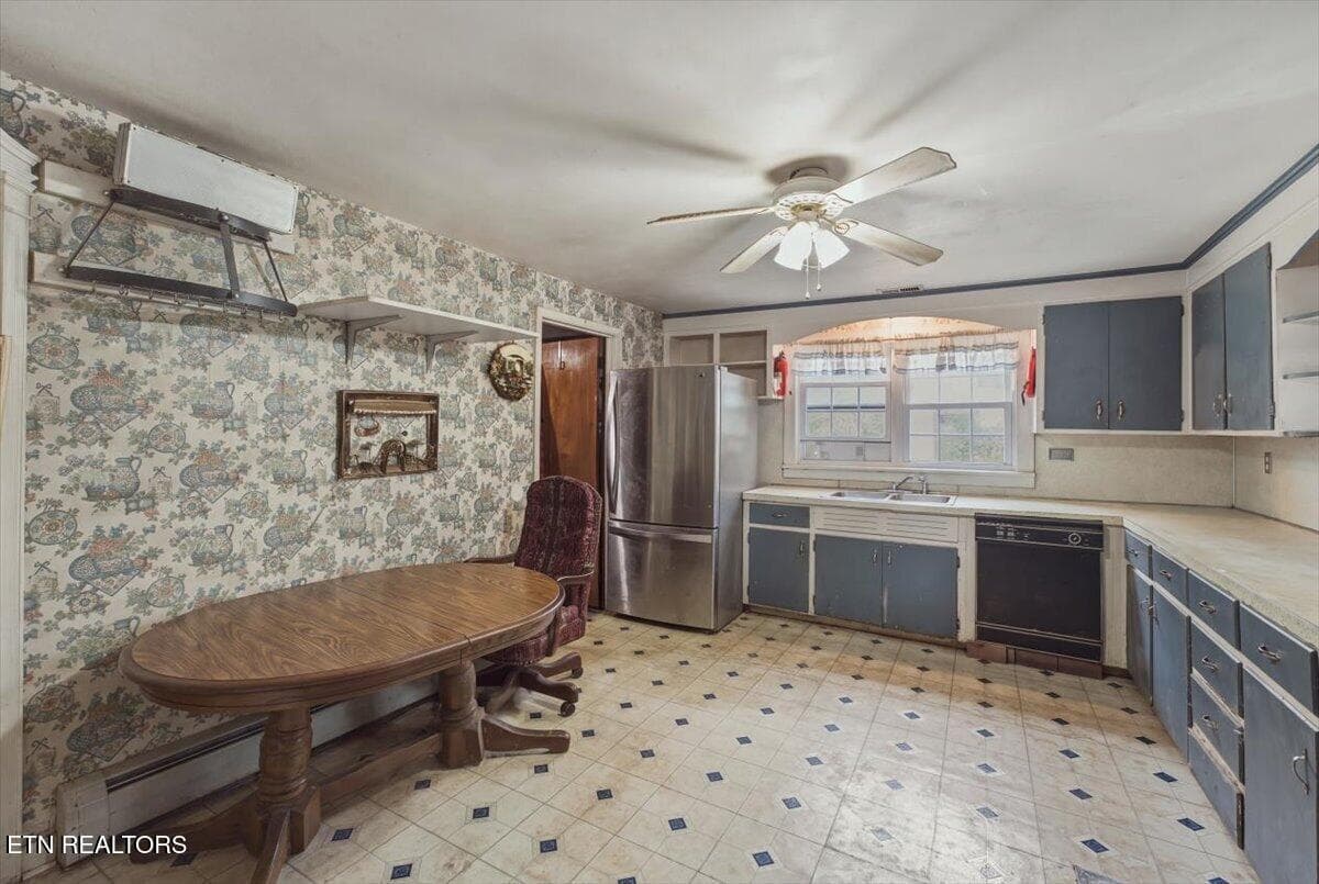 06-Kitchen - 4155 Sevierville Rd, Maryville, TN 37804, Maryville