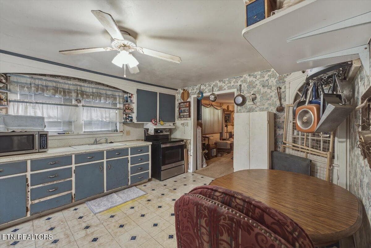 08-Kitchen - 4155 Sevierville Rd, Maryville, TN 37804, Maryville