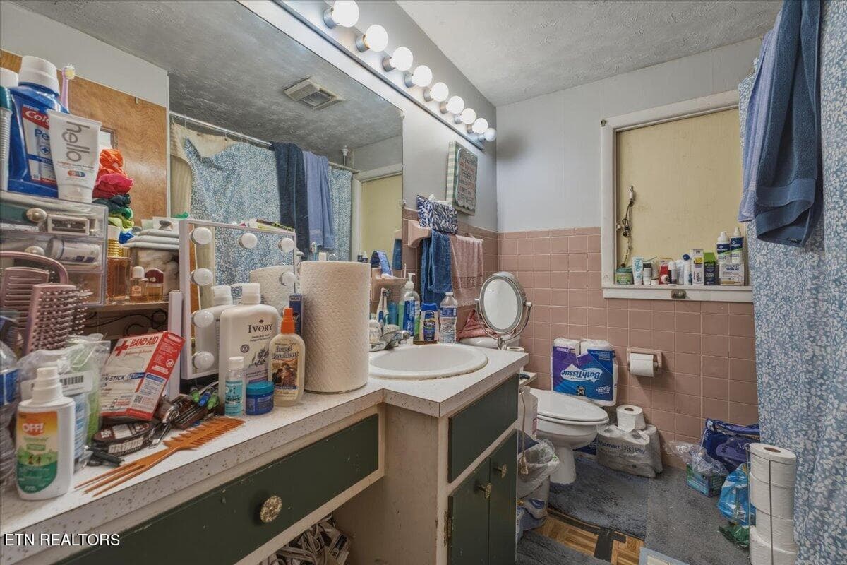 14-Full Bath - 4155 Sevierville Rd, Maryville, TN 37804, Maryville