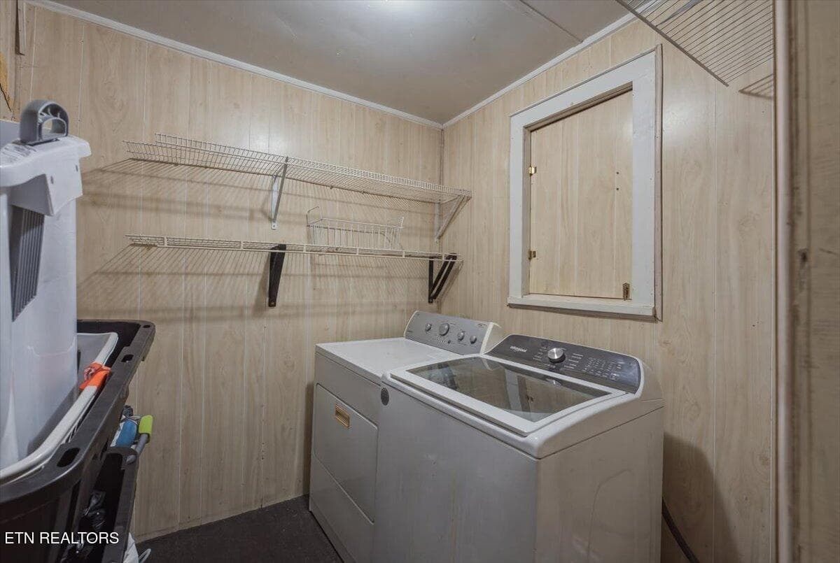 20-Laundry - 4155 Sevierville Rd, Maryville, TN 37804, Maryville