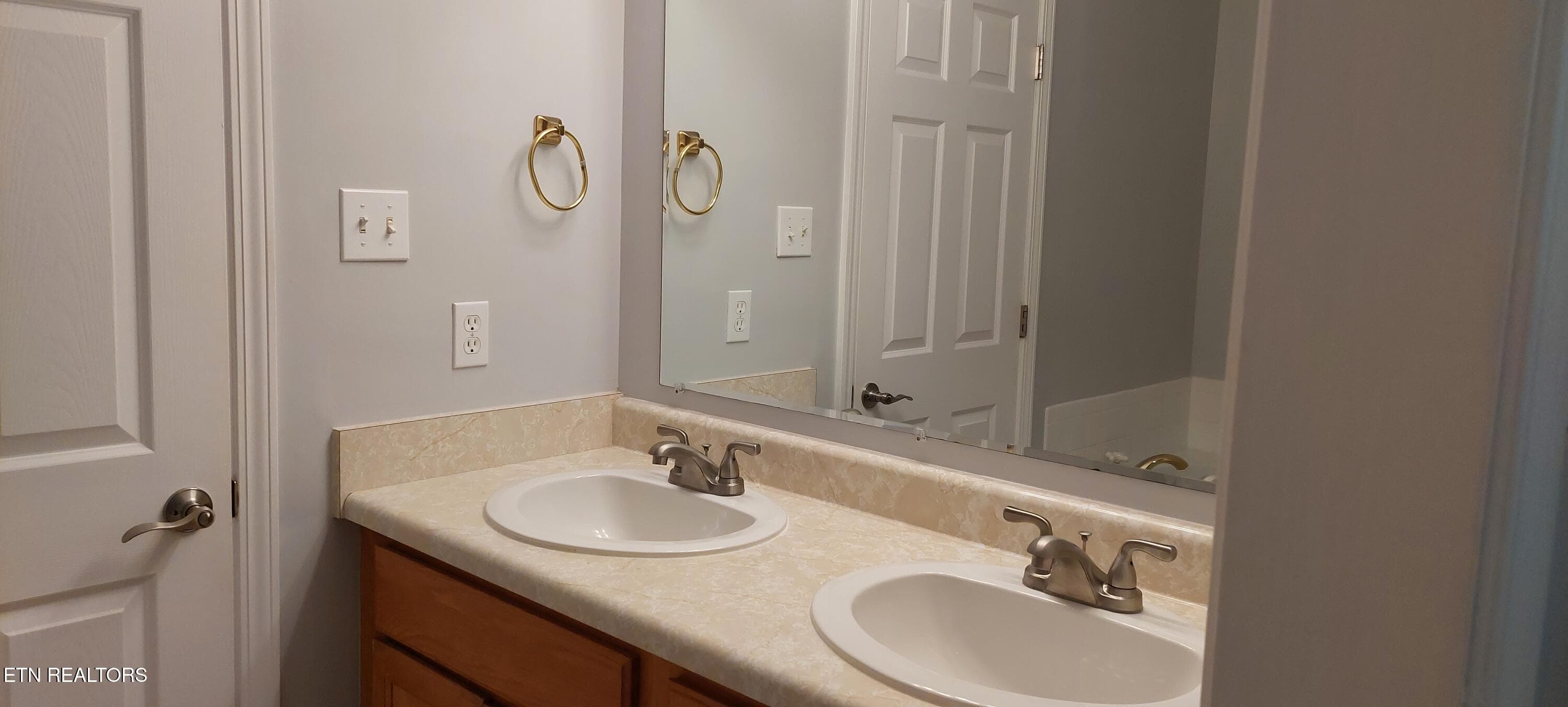 master sink - 931 Mercer Drive, Maryville, TN 37801, Maryville