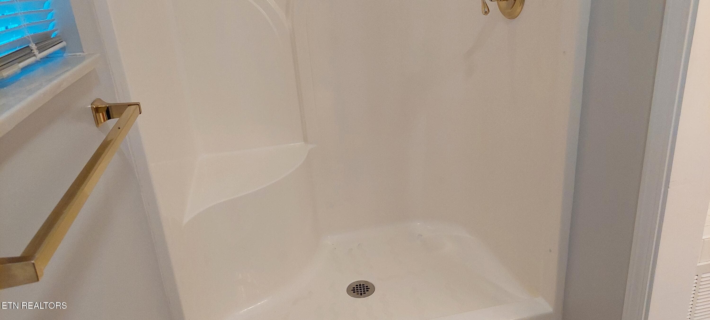 master shower - 931 Mercer Drive, Maryville, TN 37801, Maryville