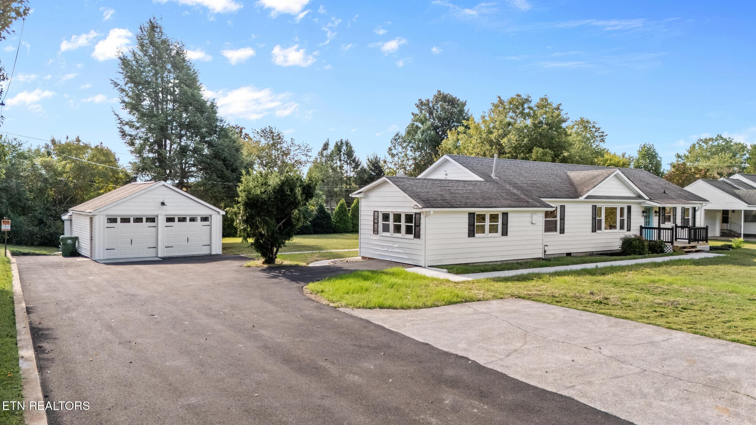 Left home exterior - 1618 Old Niles Ferry Rd, Maryville, TN 37803, Maryville