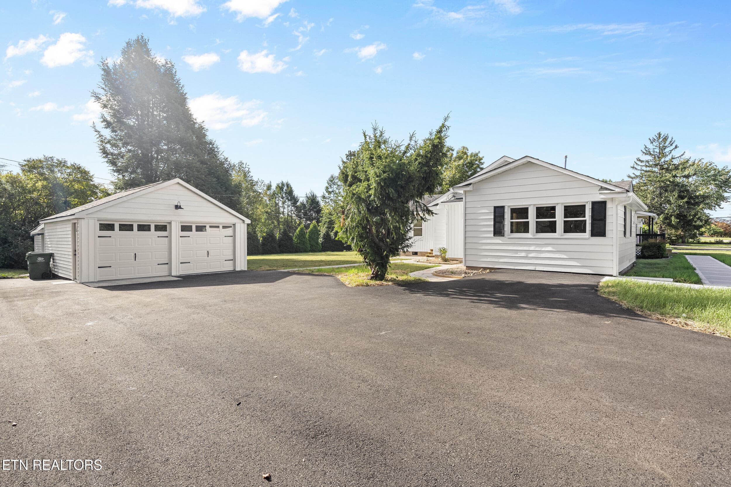 Left side home - 1618 Old Niles Ferry Rd, Maryville, TN 37803, Maryville
