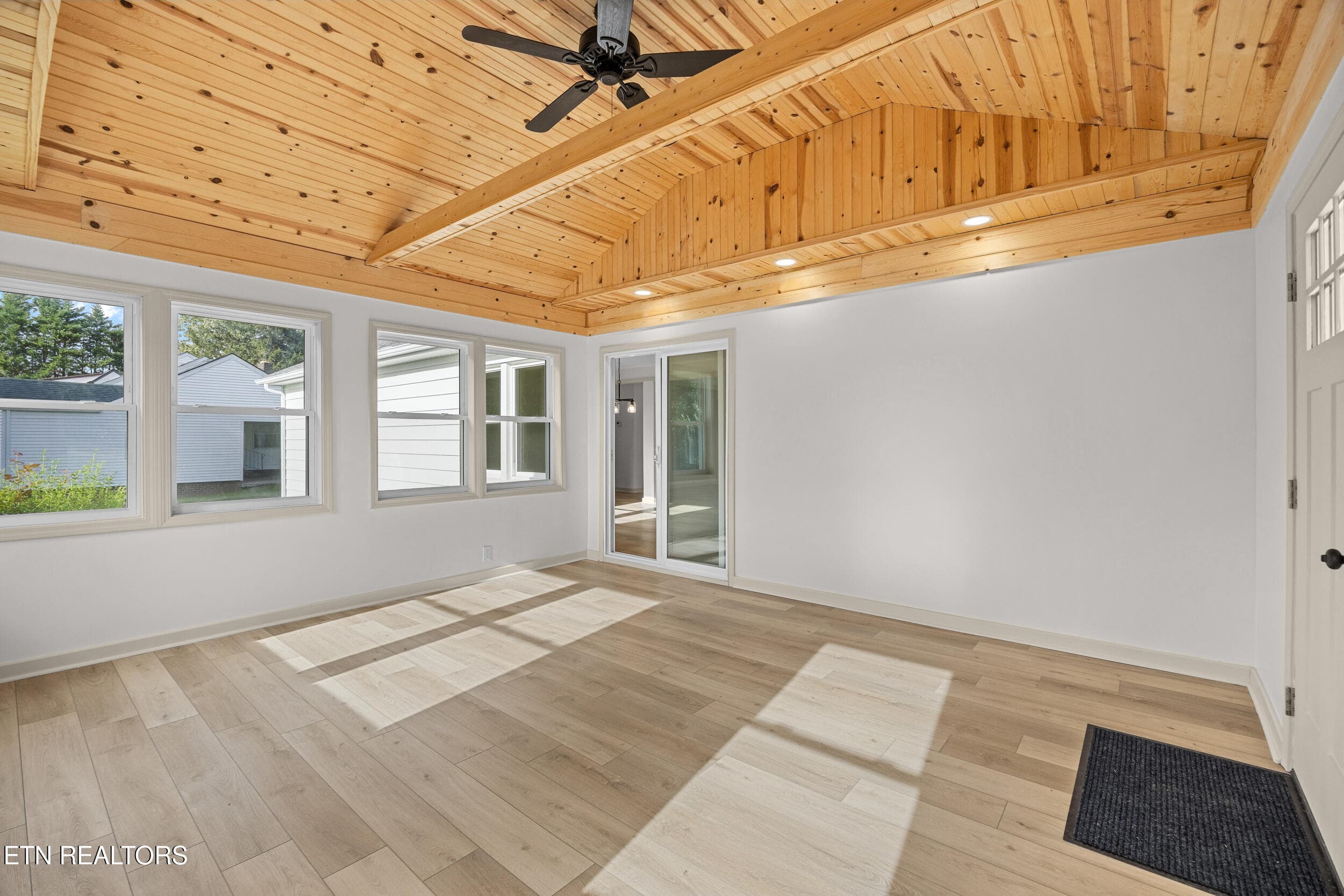 Sun room - 1618 Old Niles Ferry Rd, Maryville, TN 37803, Maryville