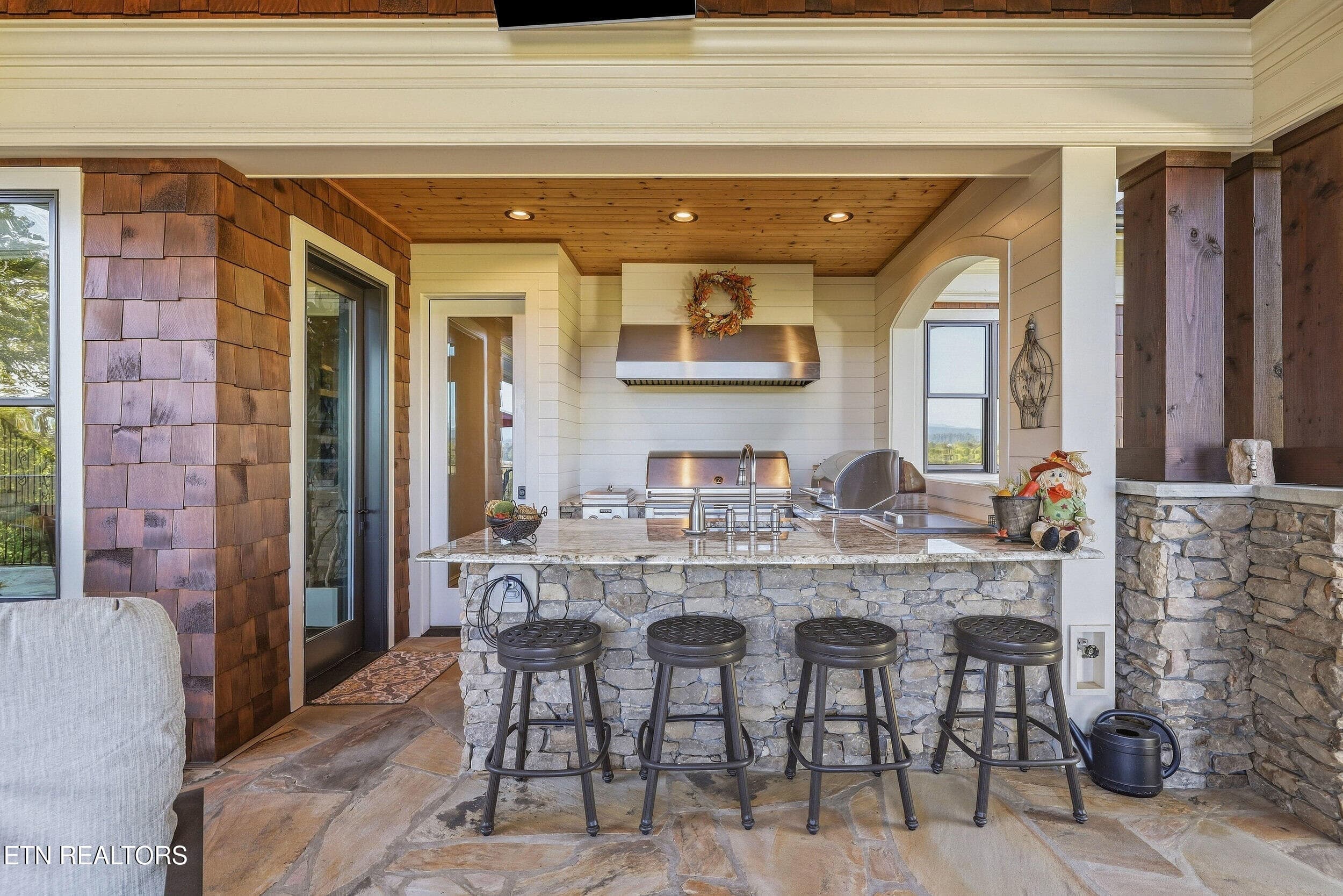Outdoor Kitchen and Bar - 2032 Cochran Rd, Maryville, TN 37803