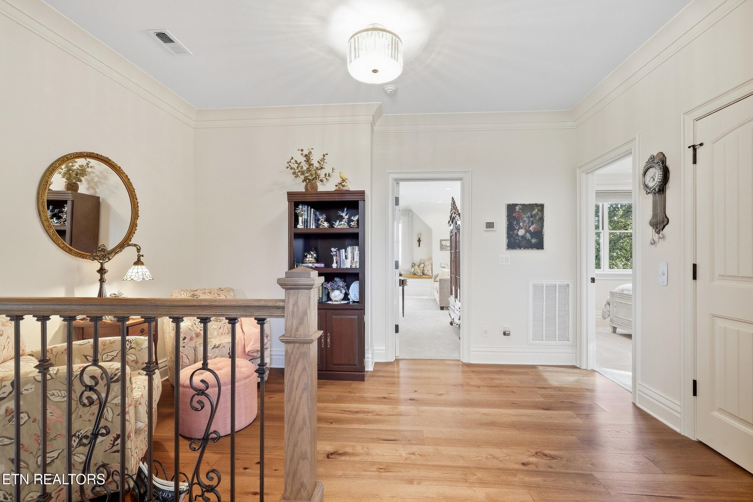 Upper-Level Landing - 2032 Cochran Rd, Maryville, TN 37803
