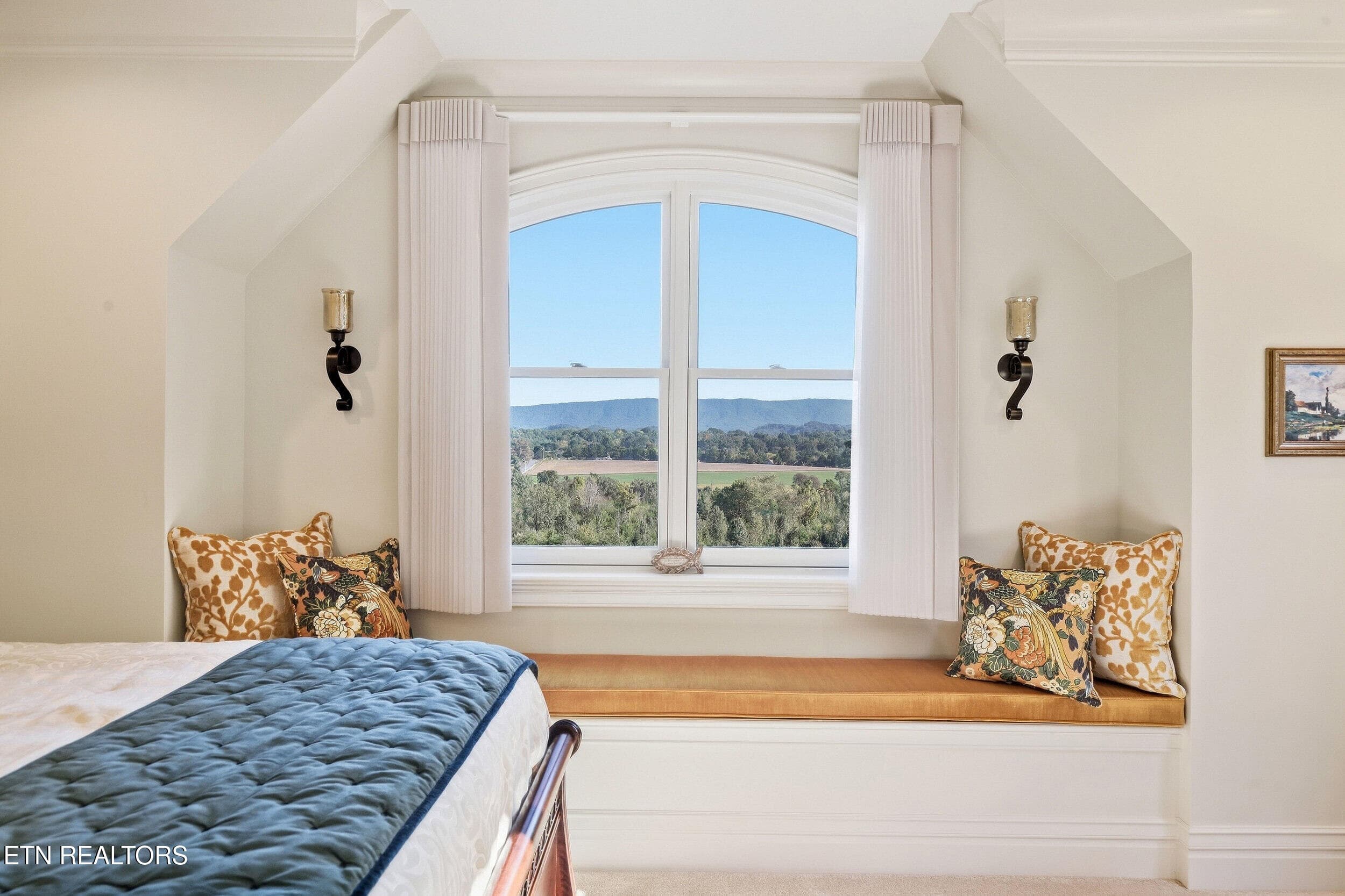Upper-Level Bedroom 3 - 2032 Cochran Rd, Maryville, TN 37803