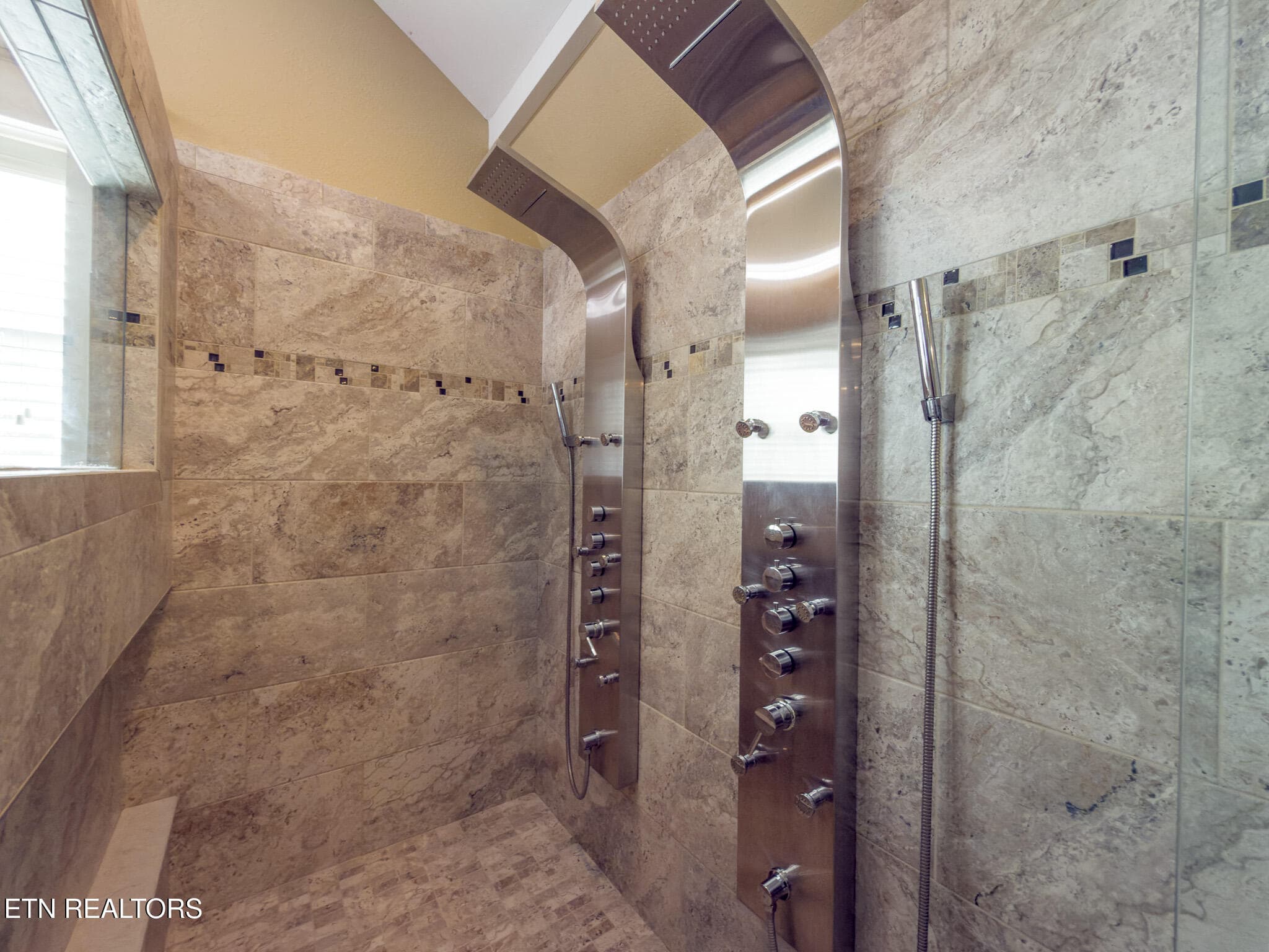 Upstairs Shower - 791 Highway 113, White Pine, TN 37890, White Pine